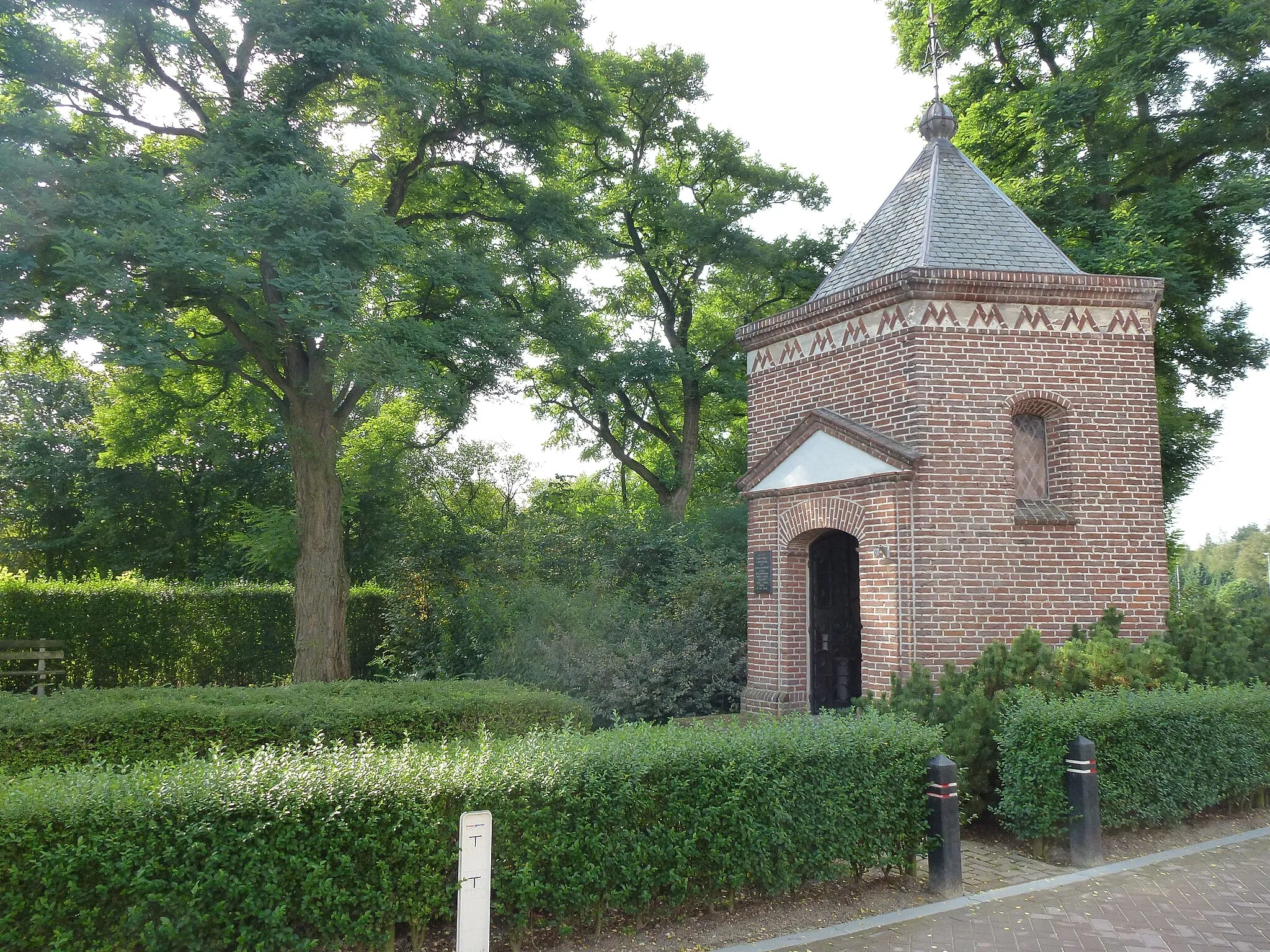 Photo showing: This is an image of a municipal monument in Landerd with number