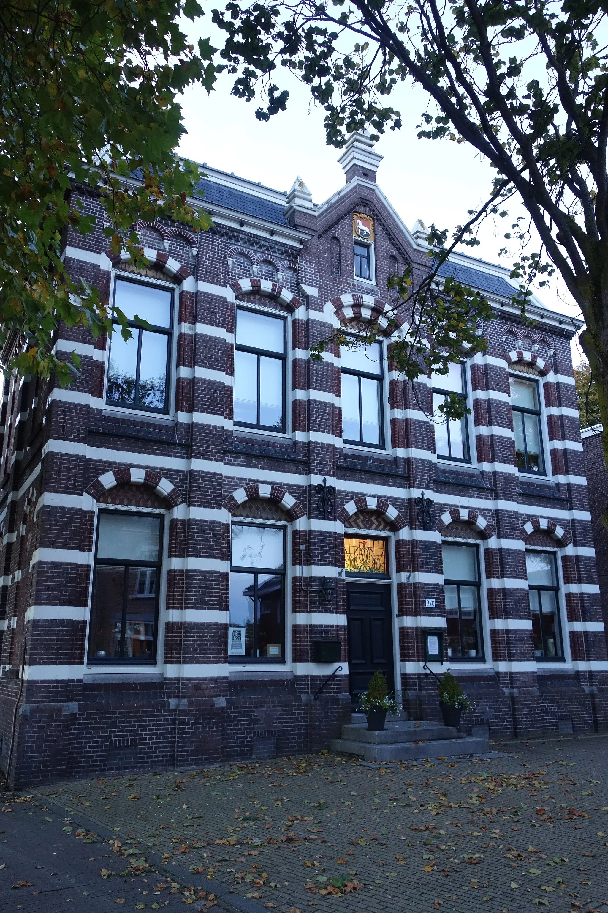 Photo showing: Voormalig raadhuis van Assendelft aan de Dorpsstraat, nabij de Protestantse Kerk.
