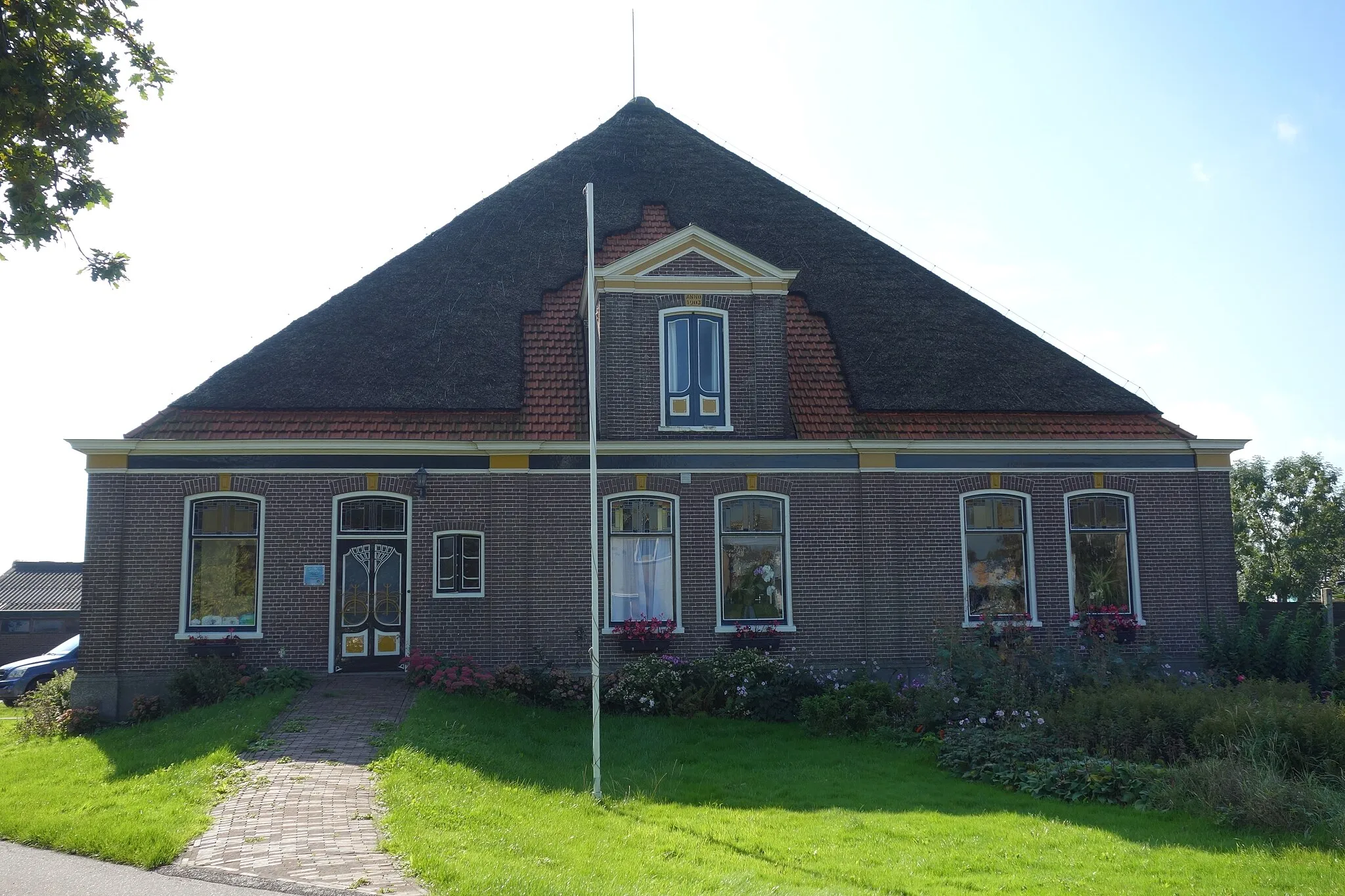 Photo showing: Stolpboerderij aan het Oosteinde 133 in Berkhout. De vensters en de deur vertonen elementen uit de Art Nouveau.