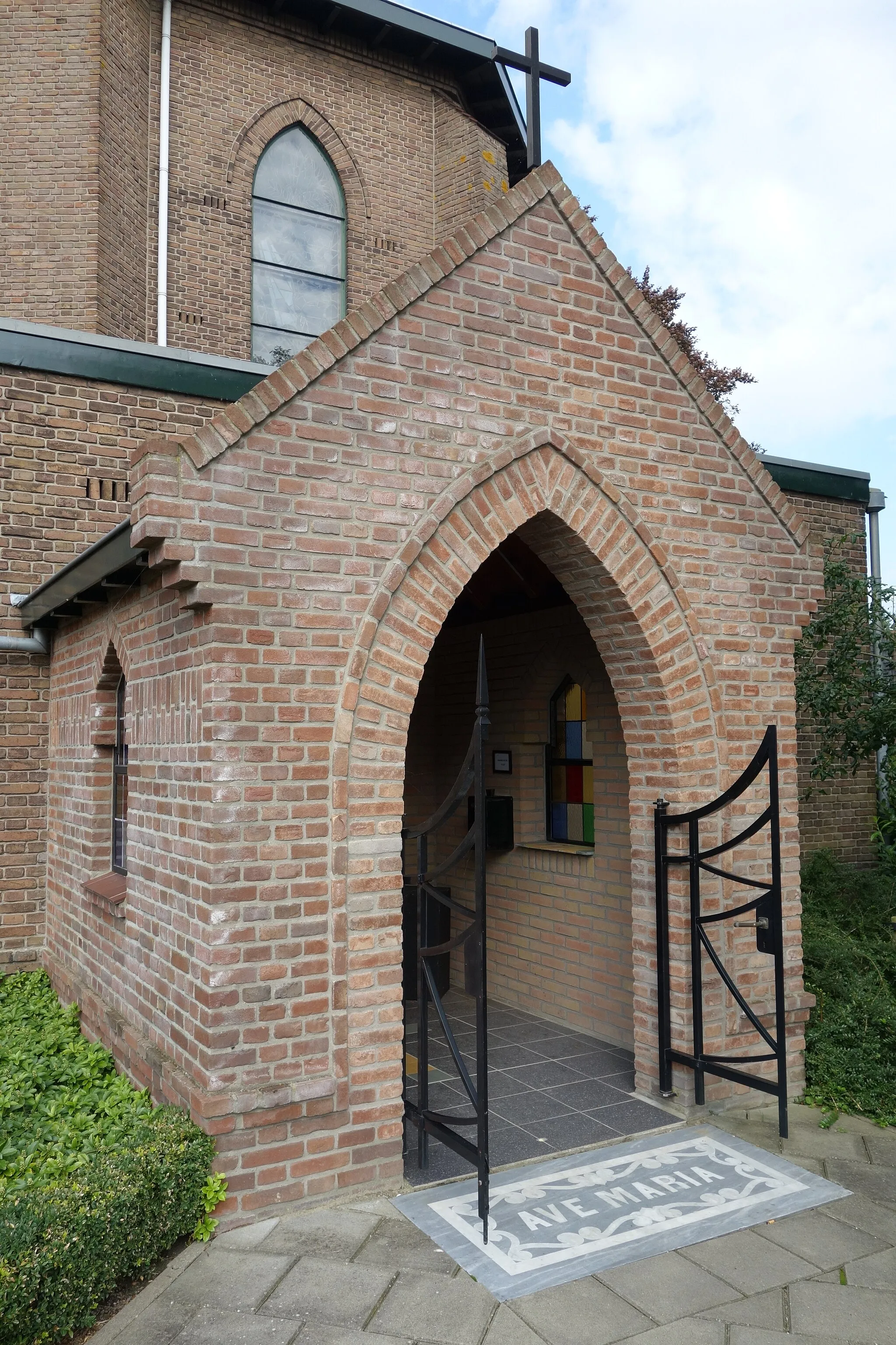 Photo showing: Kapel achter de Onze Lieve Vrouw van de Heilige Rozenkranskerk in De Goorn.