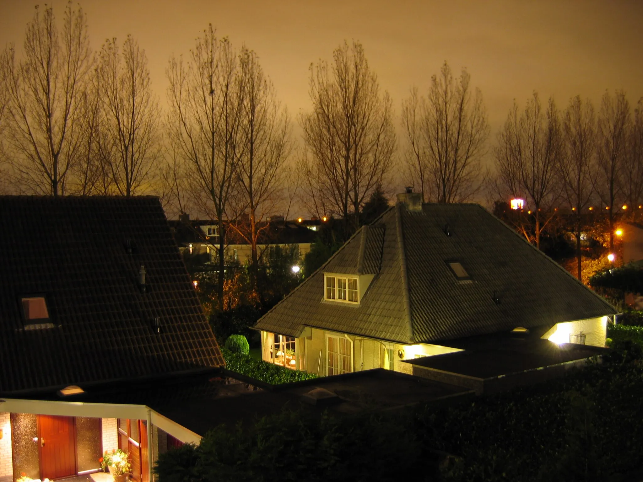 Photo showing: Diemen by night.