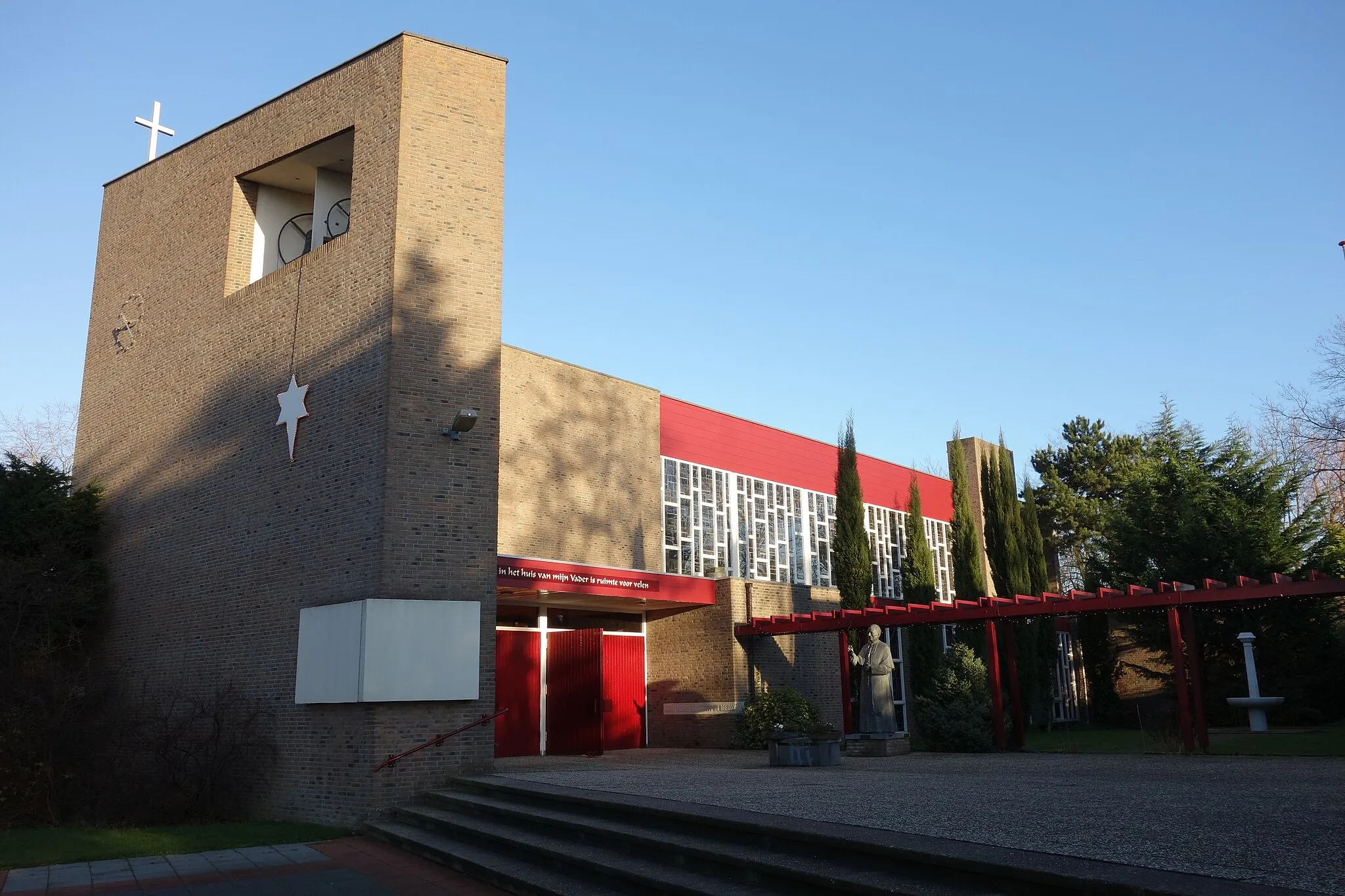 Photo showing: Moderne Sint-Dionysiuskerk aan de Middenweg in Heerhugowaard.