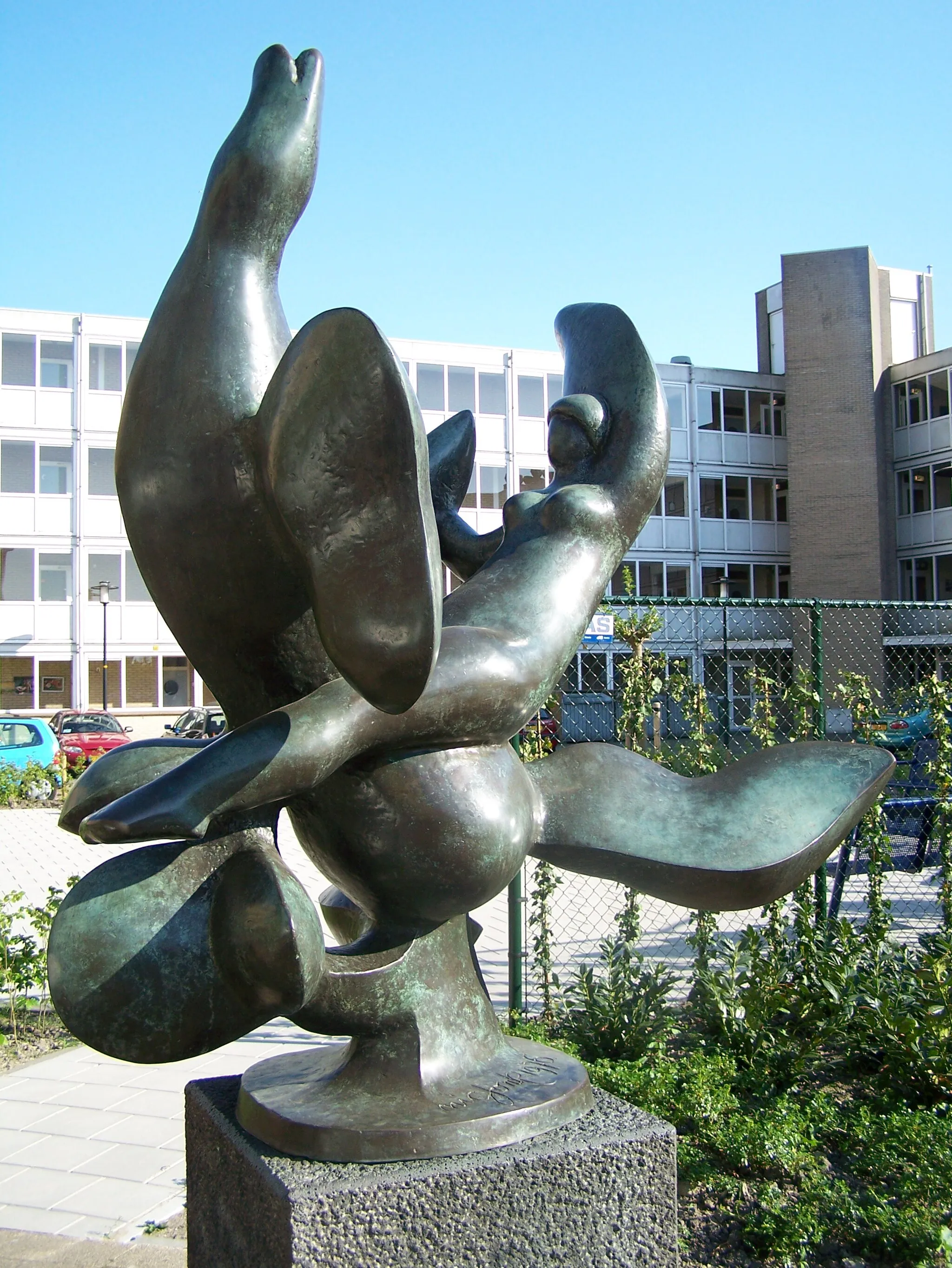 Photo showing: Sculpture "Aarde en Water" (Earth and water) made by Nic Jonk in 1980. Placed at the square called Dolomiet in Heerhugowaard.