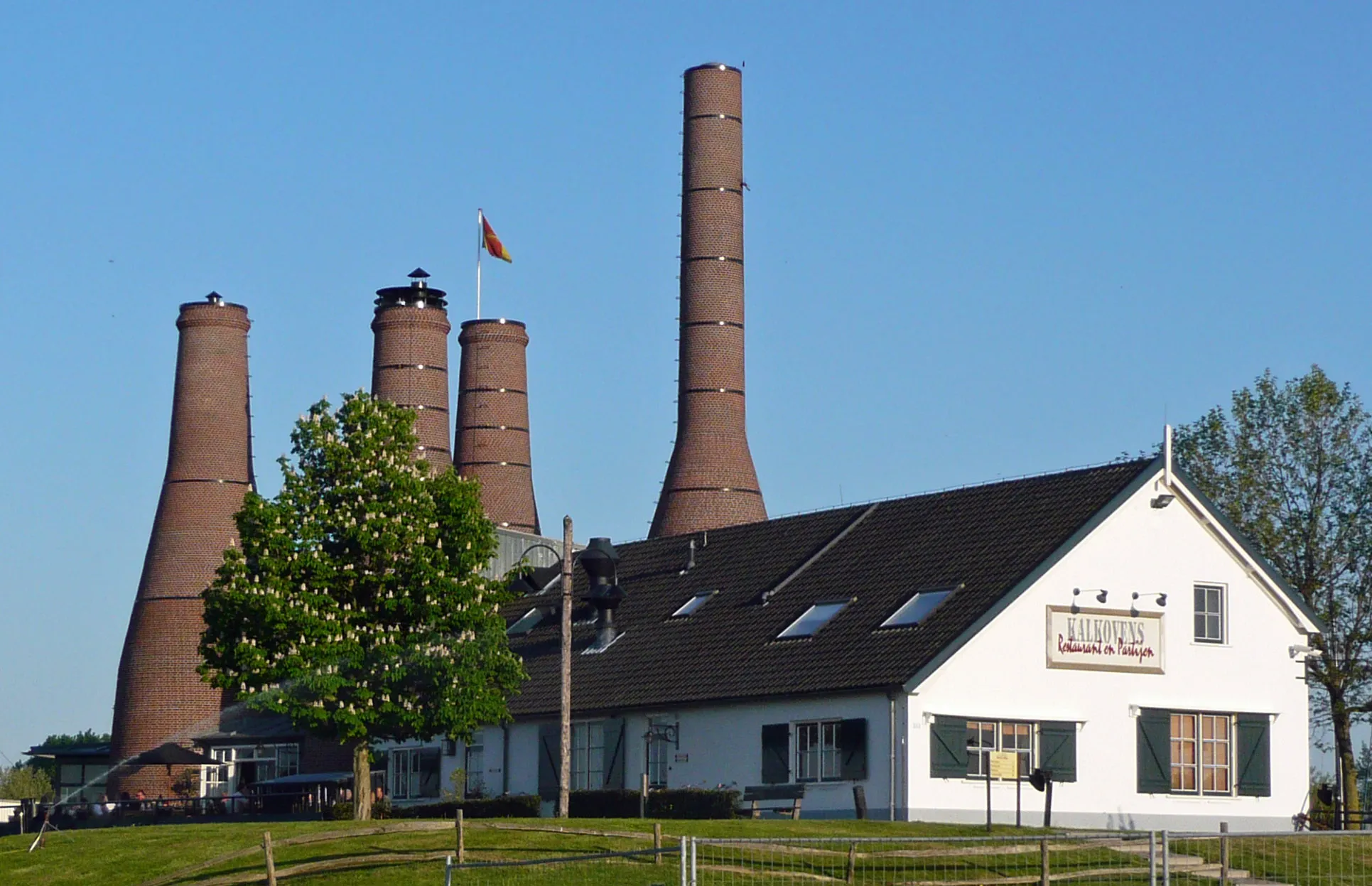 Photo showing: Kalkovens te Huizen, Nederland, industrieel monument