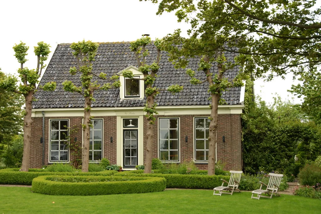 Photo showing: Nekkerweg/Rijperweg. Huis staat te koop voor € 649.000,--