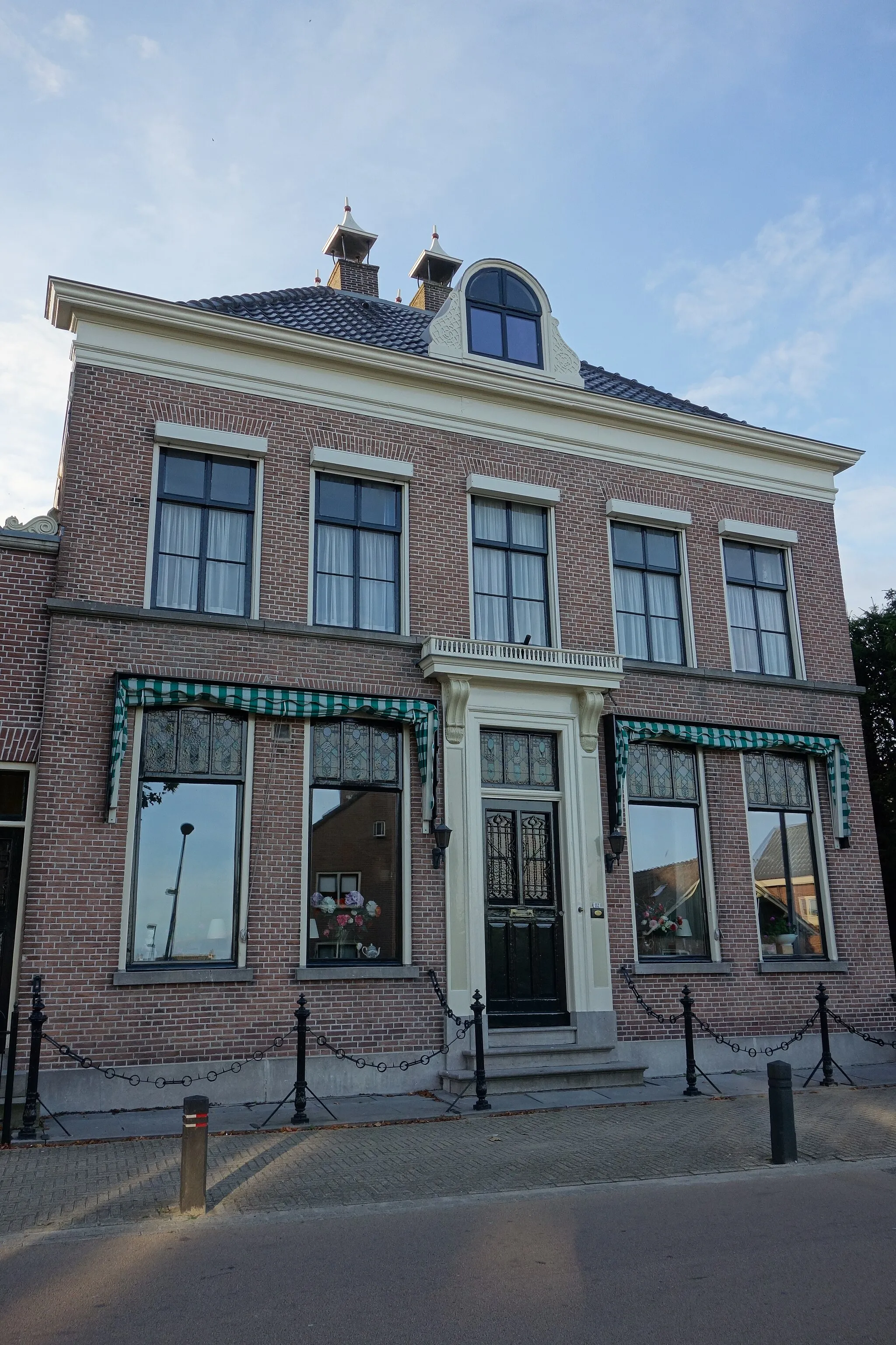 Photo showing: Pand aan de Dorpsstraat 112 in Obdam. Pand is provinciaal monument. Het gaat hier om de voormalige pastorie.