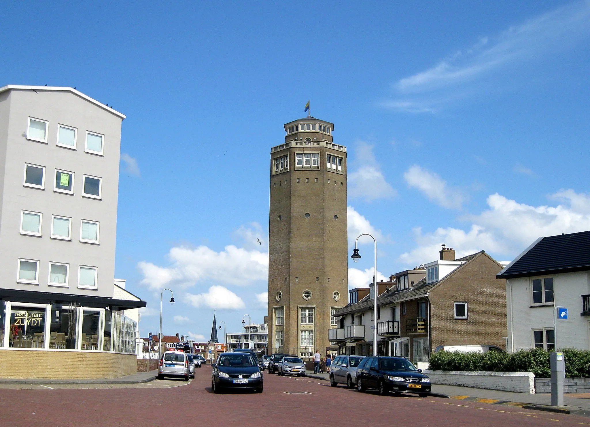Photo showing: Zicht op een deel van de Thorbeckestraat en de watertoren in Zandvoort