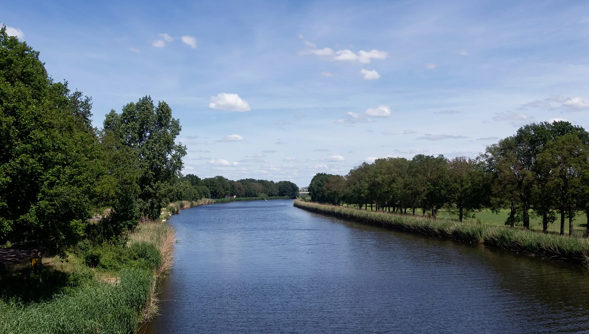 Photo showing: Almelo, the Twentekanaal (to Almelo) from the bridge (the Wierdensebrug)