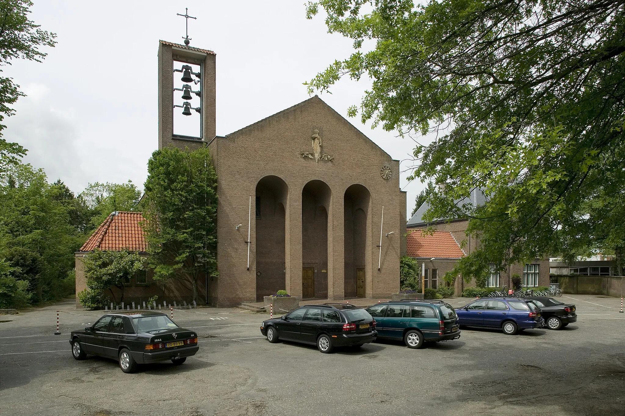Photo showing: Rooms-Katholieke Kerk H.Michaël: Overzicht van de westgevel