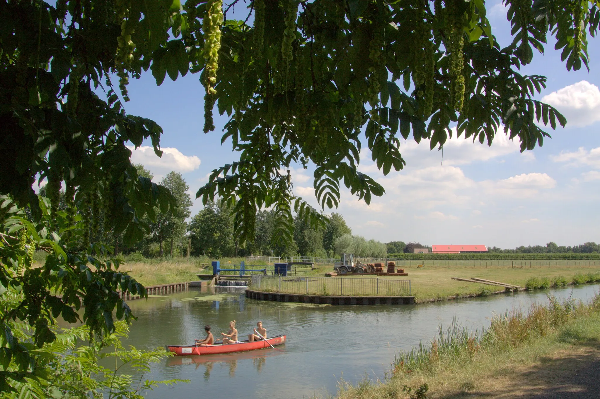 Photo showing: Lekker met de kano varen op de Kromme Rijn, een rivier tussen Wijk bij Duurstede en Utrecht.