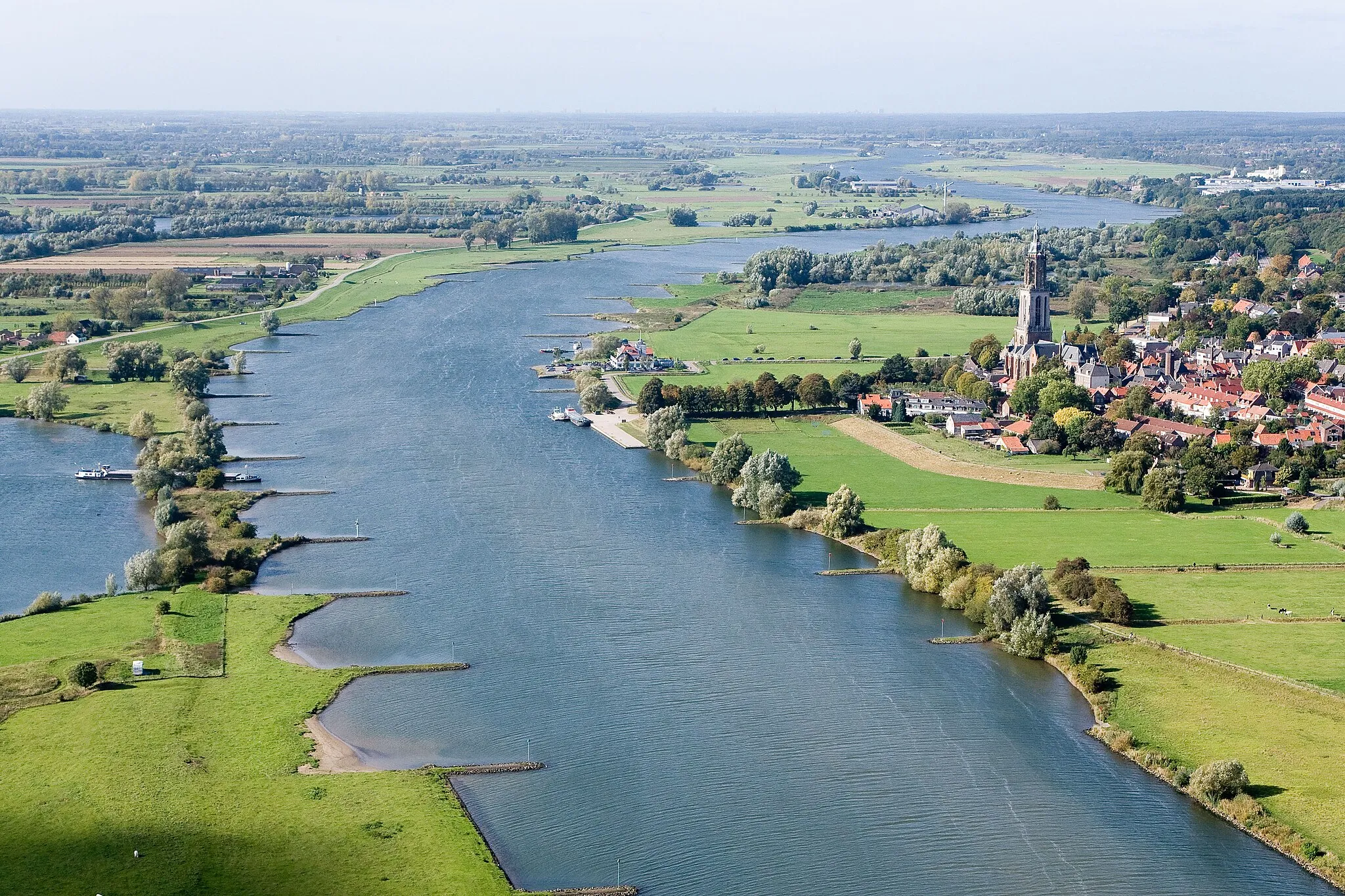 Photo showing: NL-09/10/09
Luchtfoto "Ruimte voor de Rivier", Neder-Rijn

foto: Joop van Houdt Luchtfotografie/Rijkswaterstaat