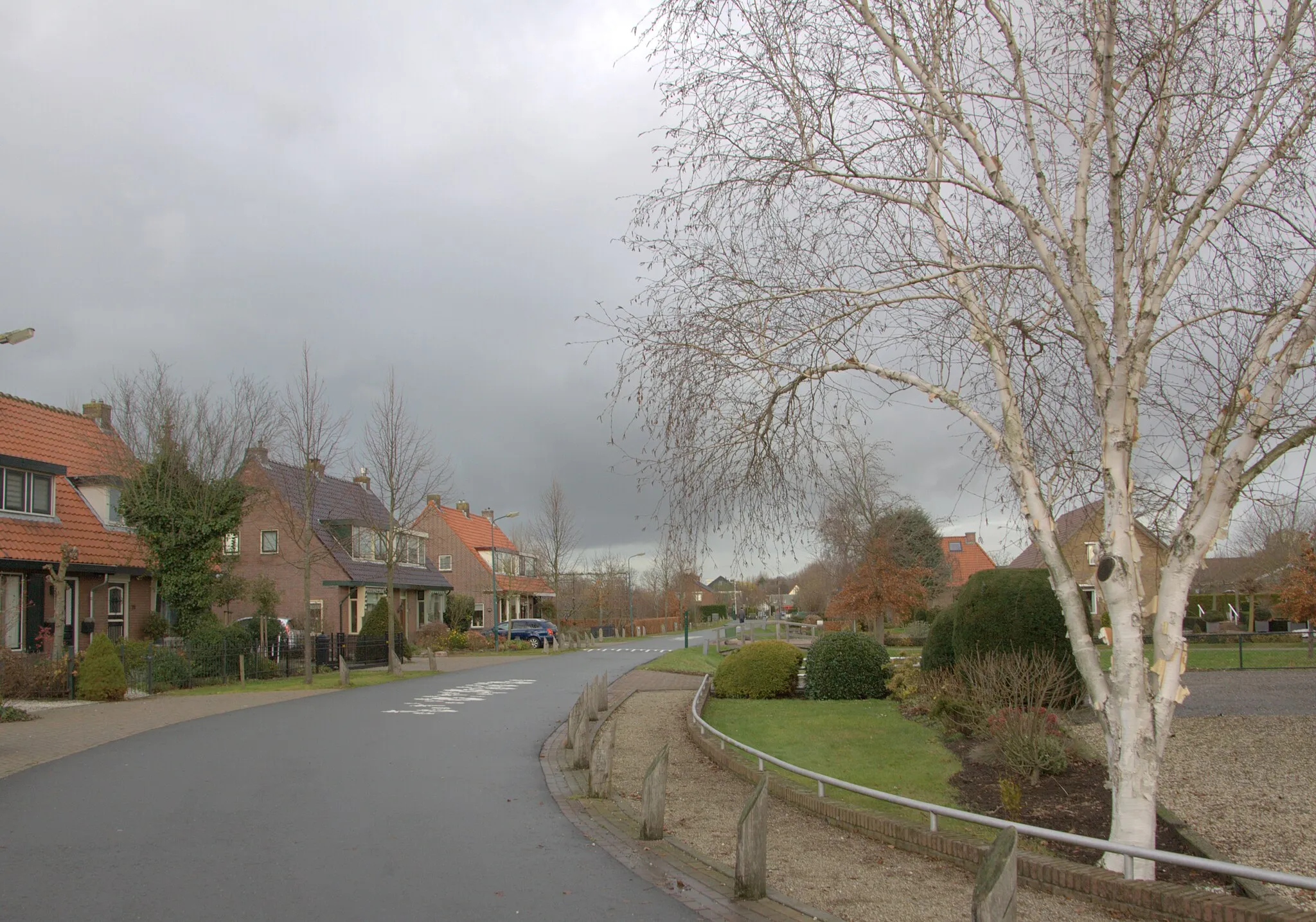 Photo showing: De scherpe bocht in de Alendorperweg richting Utrechtseweg en Vleuten, rustig aan maar 30 km daar is hard zat.