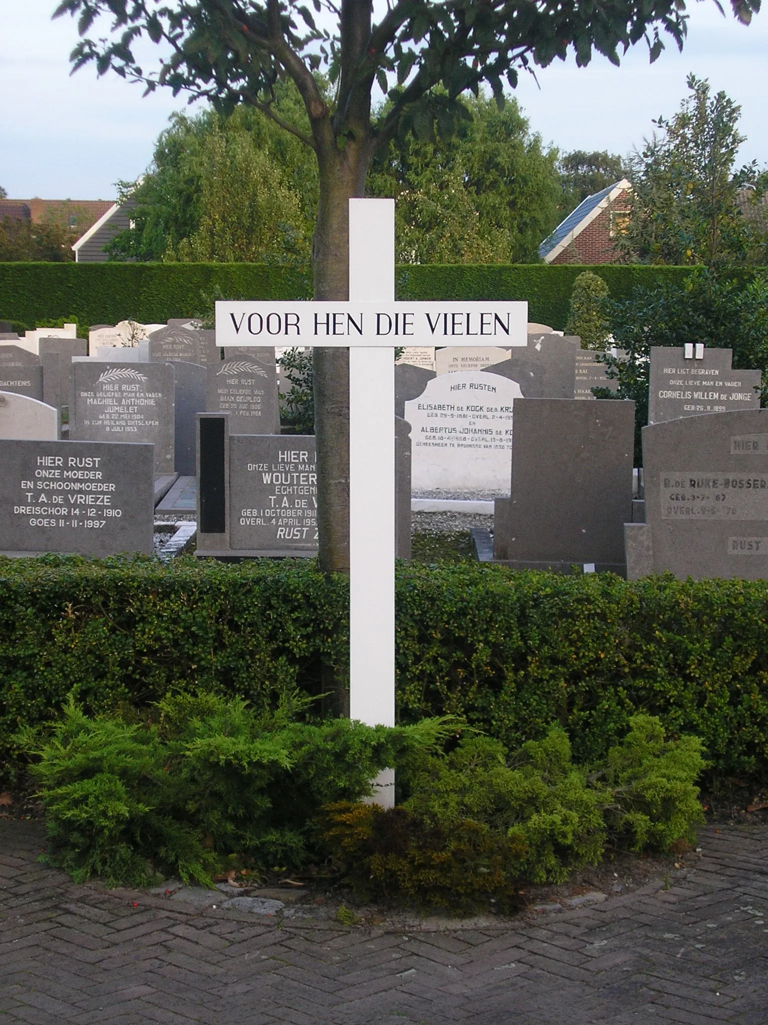Photo showing: Herdenkingsmonument 2e Wereldoorlog op begraafplaats.
