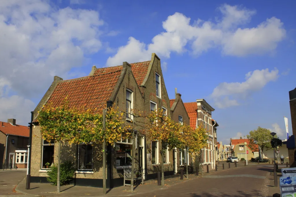 Photo showing: Statige huizen aan de Korte Ring in Bruinisse,