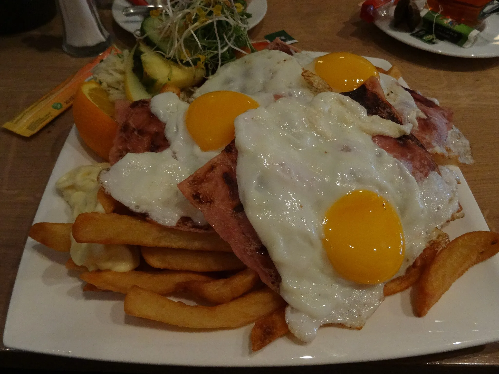 Photo showing: Dutch egg dish called uitsmijter served with French fries