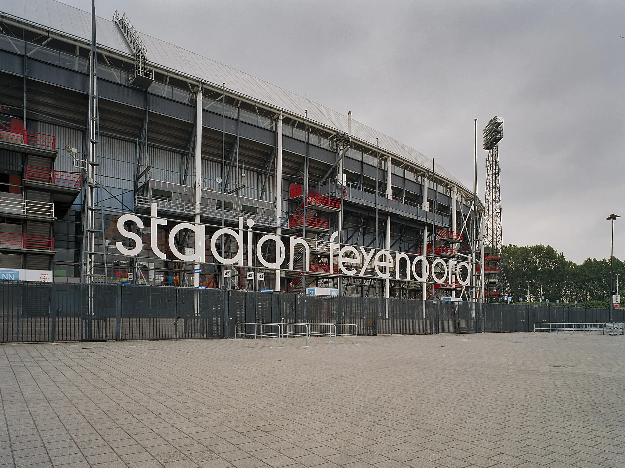 Photo showing: Stadion Feyenoord  -  voetbalstadion   -   De Kuip: Detail, belettering (opmerking: Gefotografeerd voor ANWB Monumentenboek)