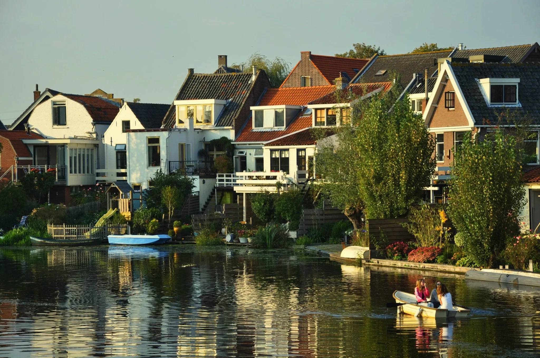 Photo showing: A summer evening along the river Vlist in Haastrecht (Province of South Holland, Netherlands).