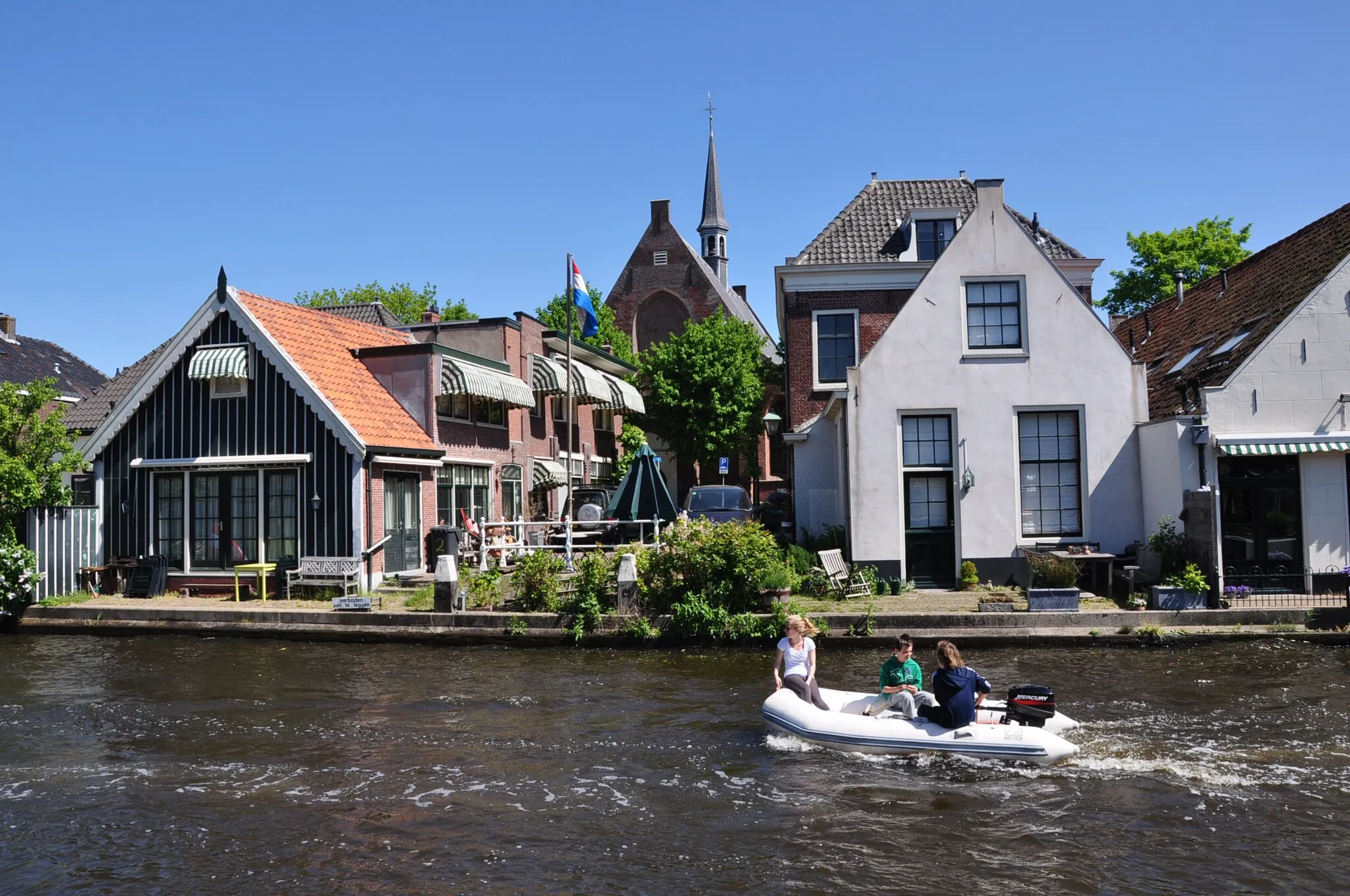 Photo showing: Centre of Leiderdorp on the Old Rhine (Province of South Holland, Netherlands).