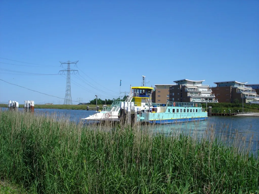 Photo showing: The Ferry between Nieuw-Beijerland and Hekelingen/Spijkenisse across the Spui River in the province South-Holland