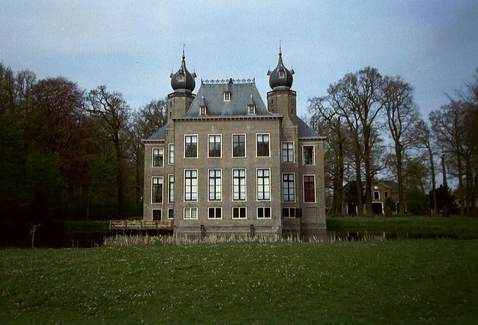 Photo showing: Oud Poelgeest, Laan van Oud Poelgeest, Oegstgeest. Foto genomen op 17 april 2004 en geupload door maker.