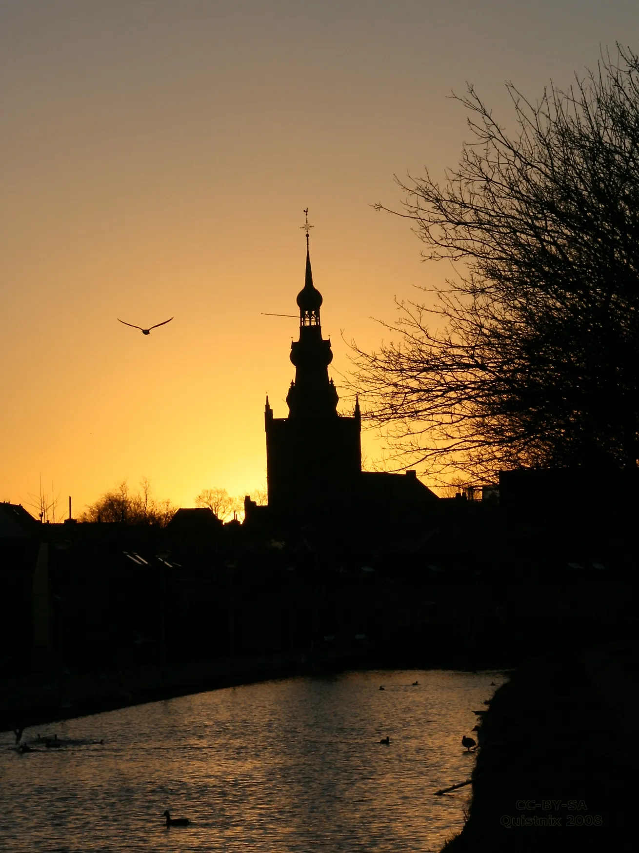 Photo showing: Rotterdam-Overschie silhouet van de kerktoren bij zonsondergang