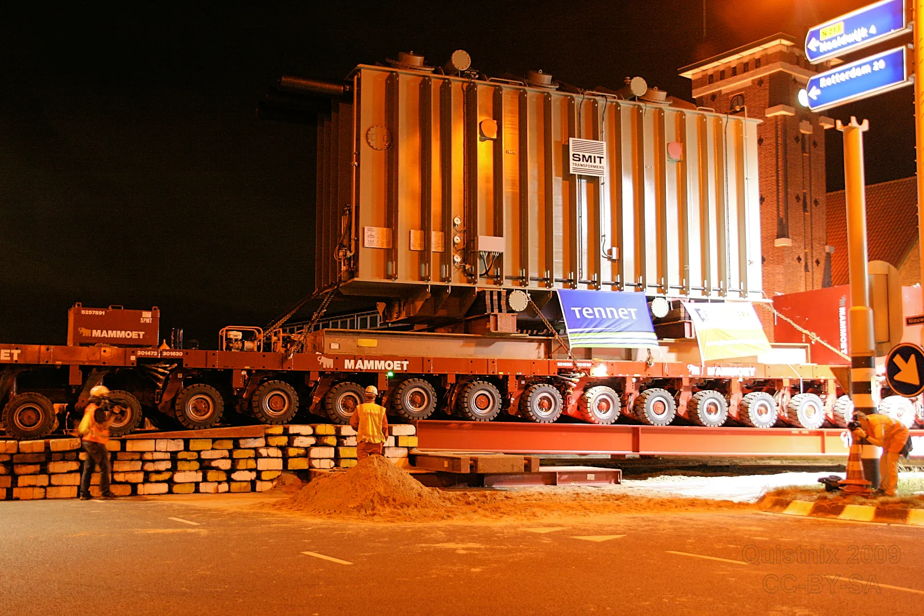 Photo showing: Smit (SGB-SMIT) 380 kV transformer (for a TenneT substation), Mammoet transport in Poeldijk, Netherlands. – The wheels can move up and down, to follow the shape of the road.