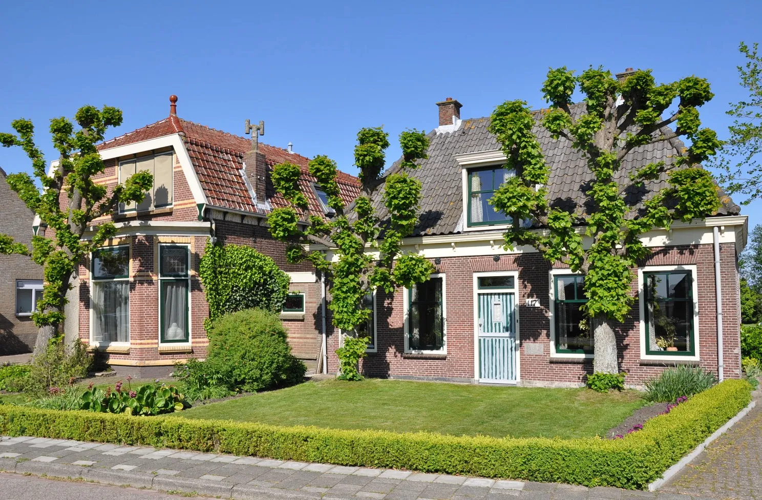 Photo showing: Two houses in Rijpwetering on the (Municipality Kaag en Braassem, Province South Holland, Netherlands).