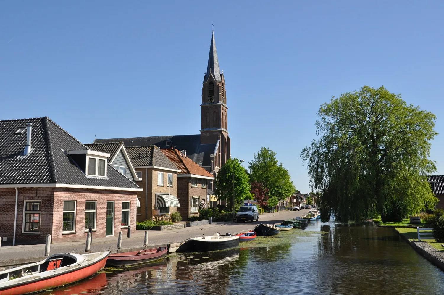 Photo showing: The village of Rijpwetering, on the canal of the same name (Municipality Kaag en Braassem, Province South Holland, Netherlands).