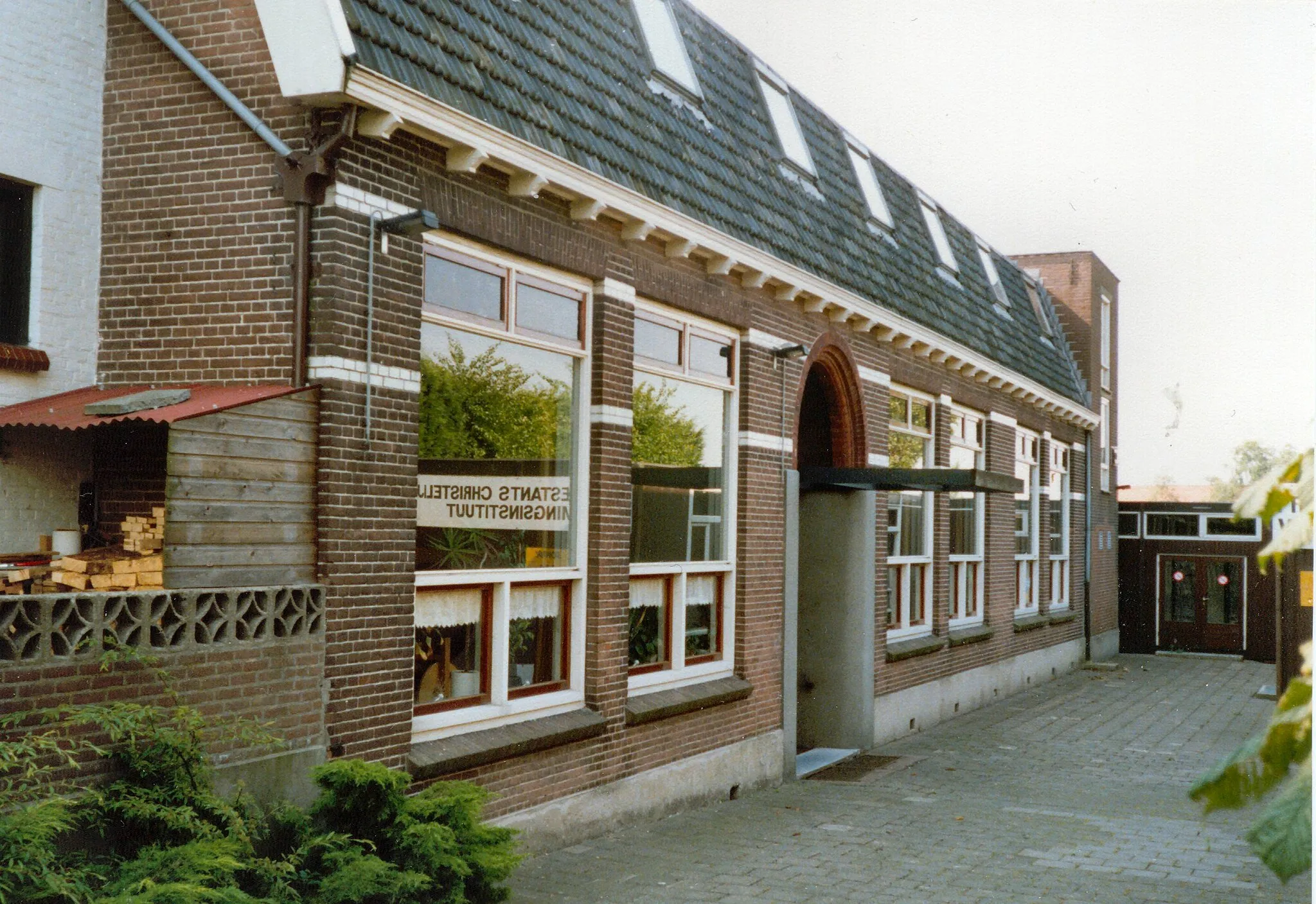 Photo showing: Voormalige Christelijke Lagere School in Rijsoord waar op 15 mei 1940 de capitulatieovereenkomst werd getekend