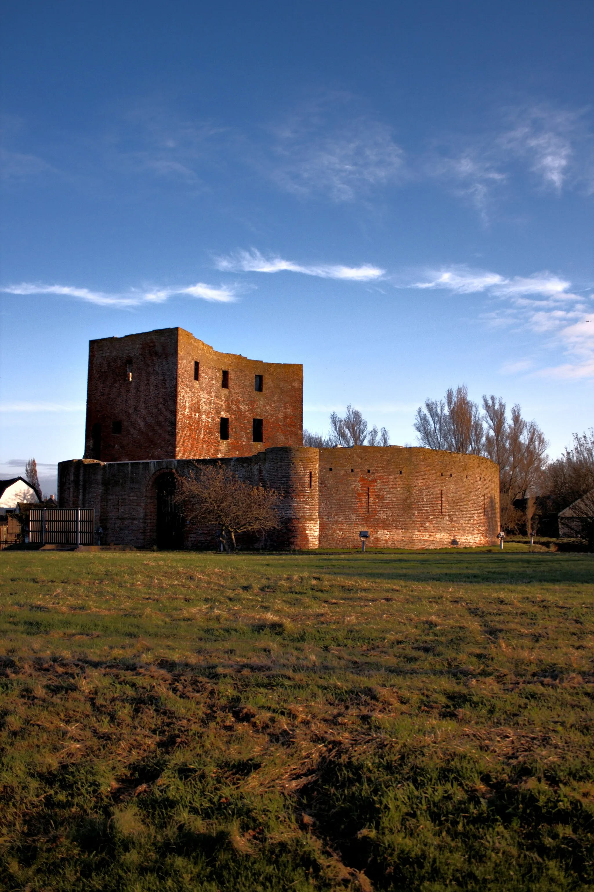 Photo showing: The ruins of castle Teylingen near Sassenheim, Holland.