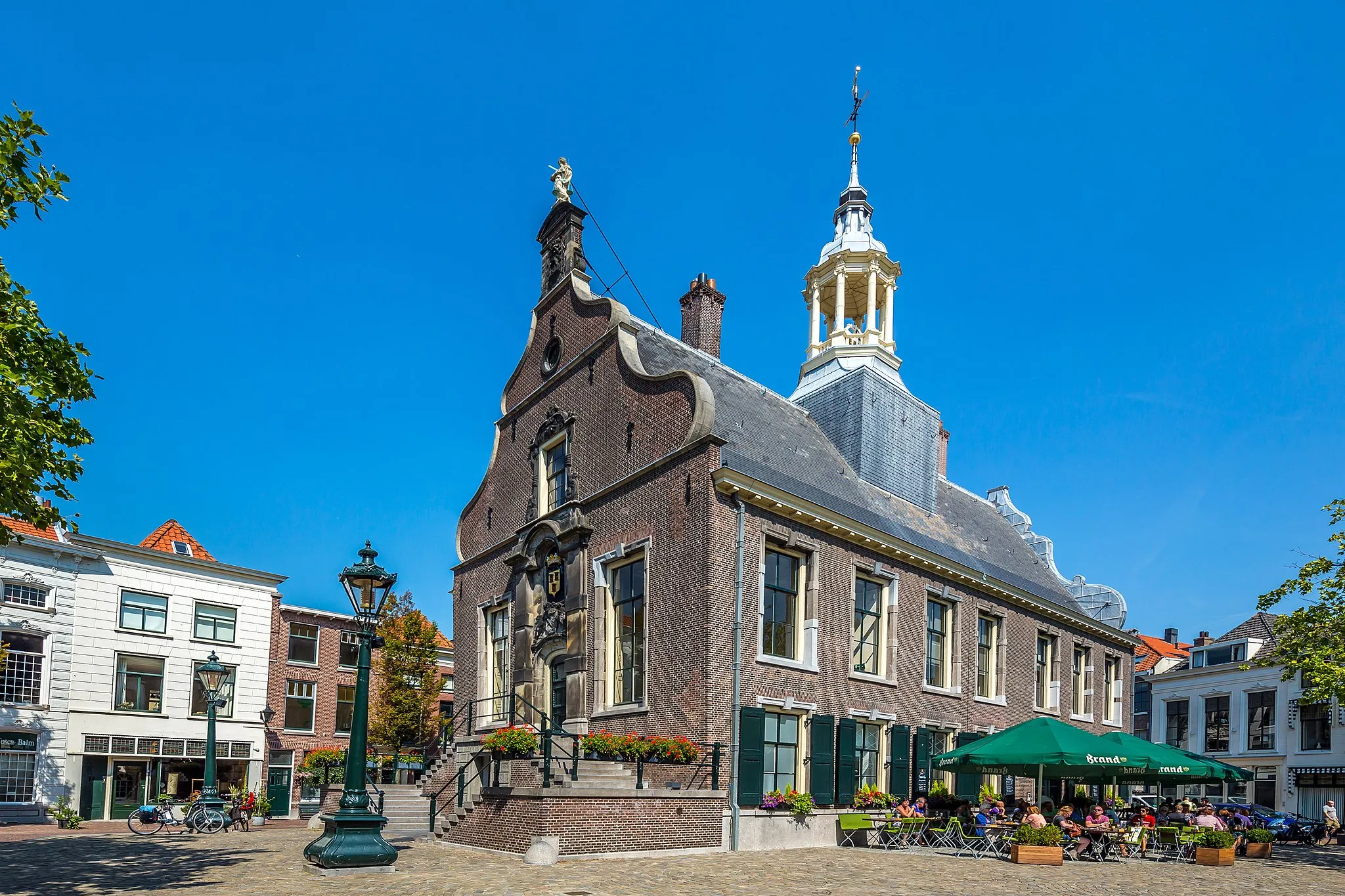 Photo showing: Old Town Hall, Schiedam (2015/08)
Following vandalization (Rotterdam) of my work, final stop of this series on European cities.
My work not being respected, I definitively stop my publications in Wikimedia Commons (including definition and quality updates).

Final publication in Wikimedia Commons: https://commons.wikimedia.org/wiki/File:GraphyArchy_-_Wikipedia_00982.jpg