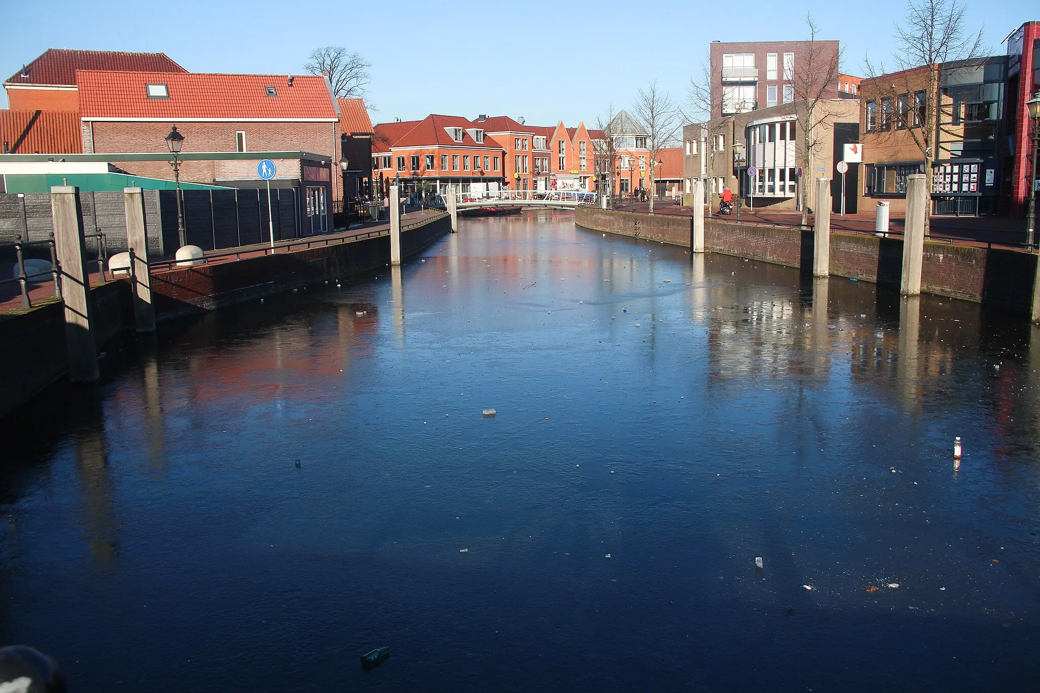 Photo showing: Ice in the port of Spijkenisse