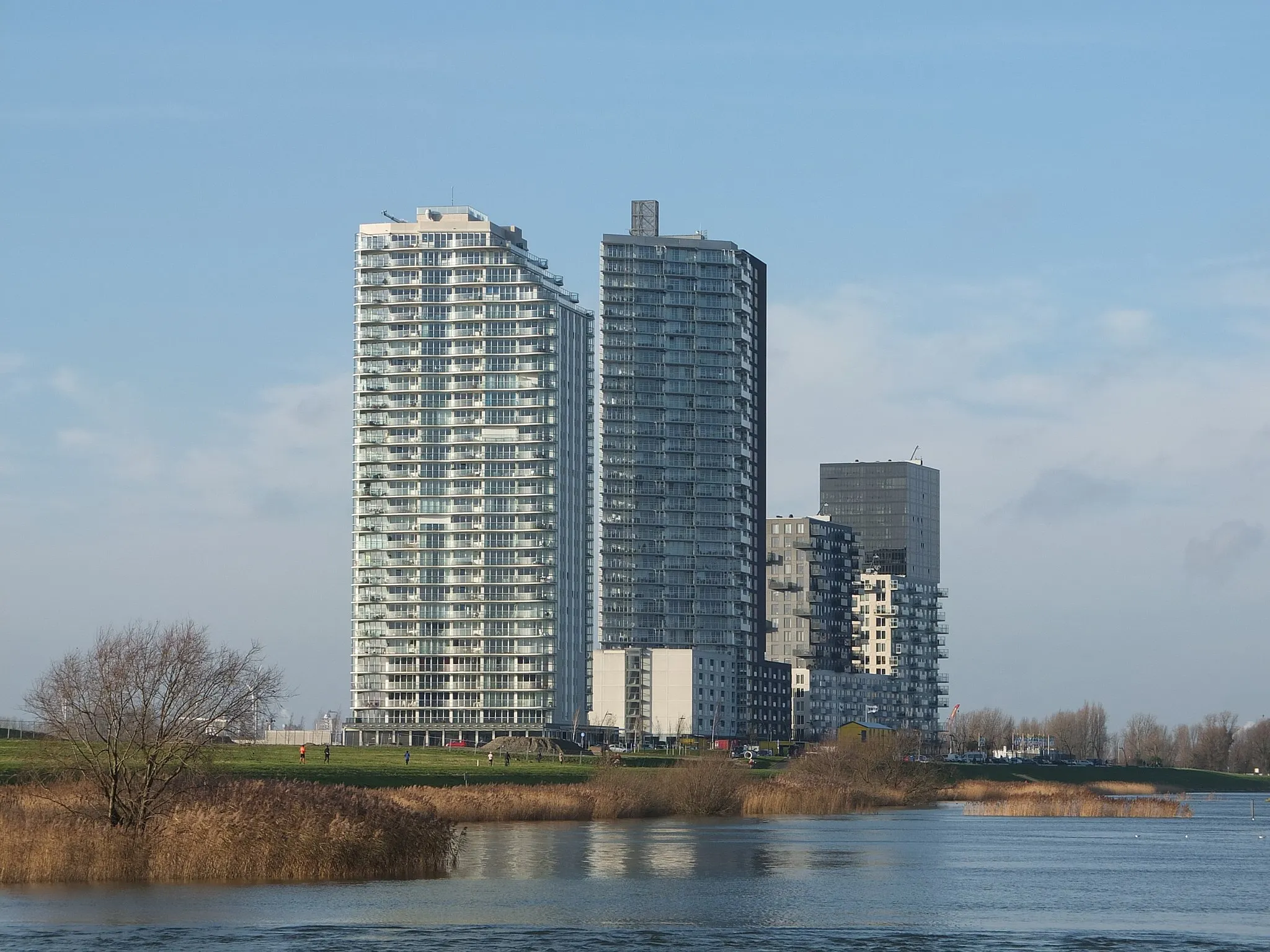 Photo showing: Flats in de wijk De Elementen in Spijkenisse, o.a. De Rokade en De Vier Werelden