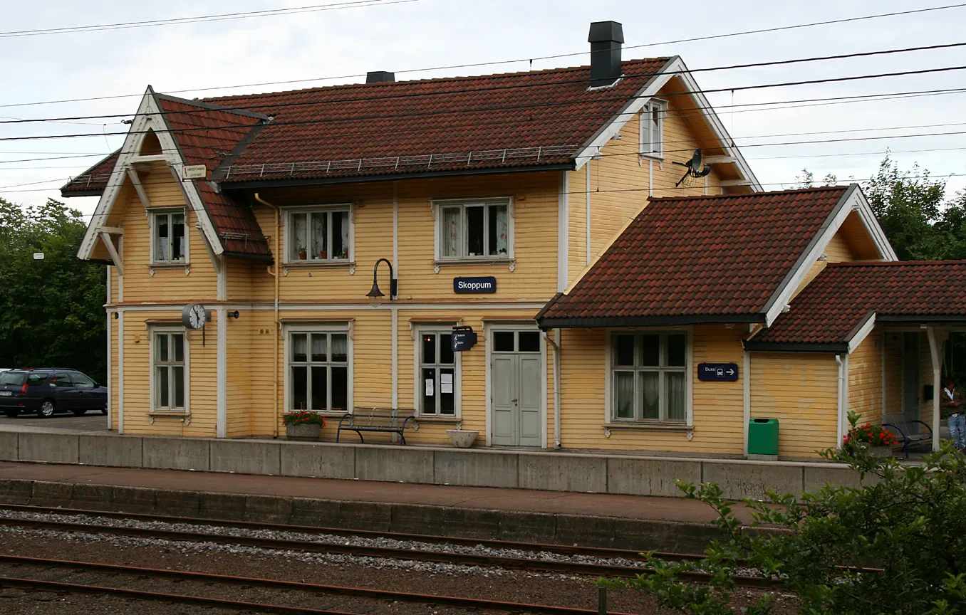 Photo showing: Skoppum stasjon, Vestfoldbanen. Bygd 1880. Arkitekt: Balthazar Lange.