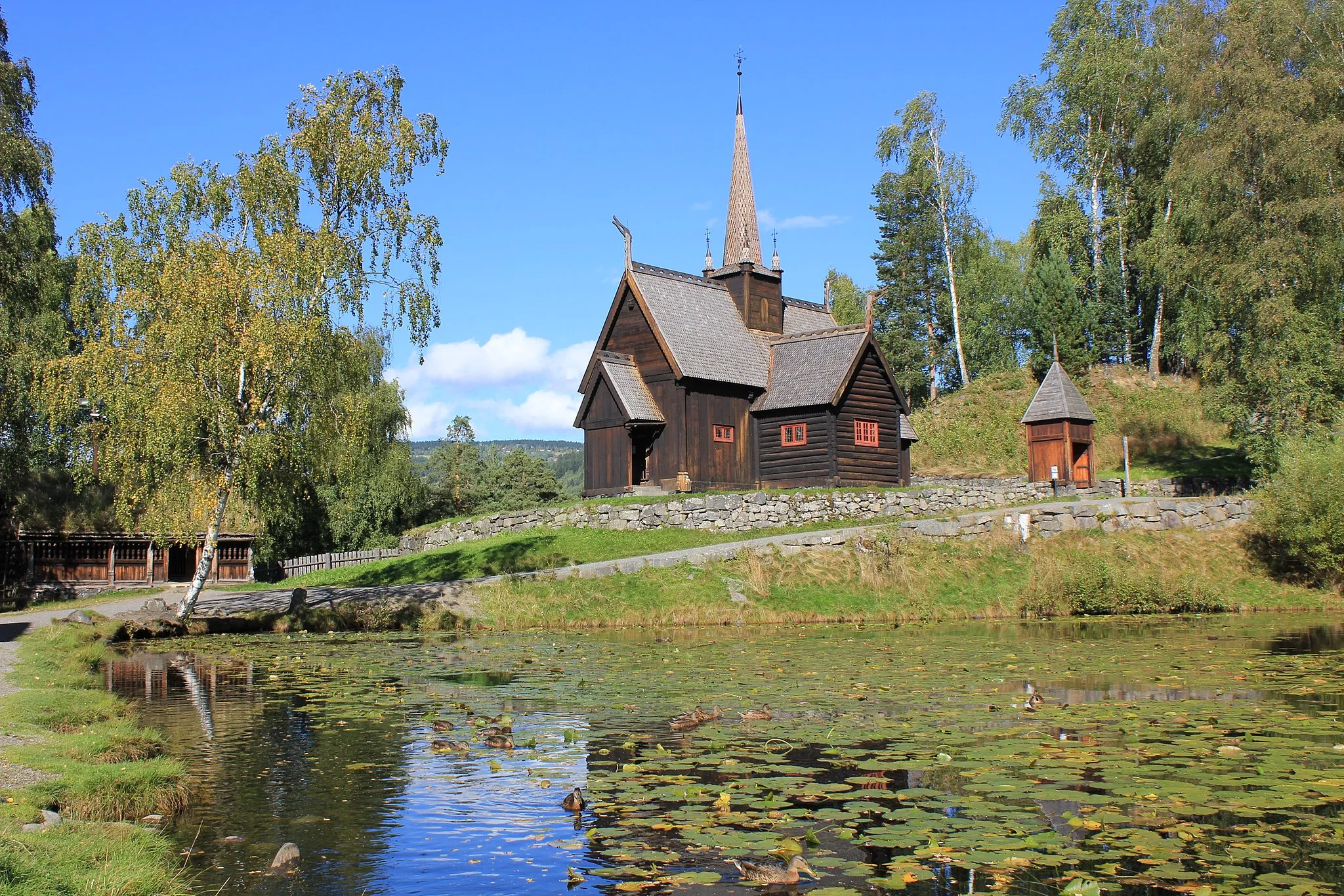 Photo showing: The stave church (Garmo stave church) at Maihaugen country museum, Lillehammer, Norway.