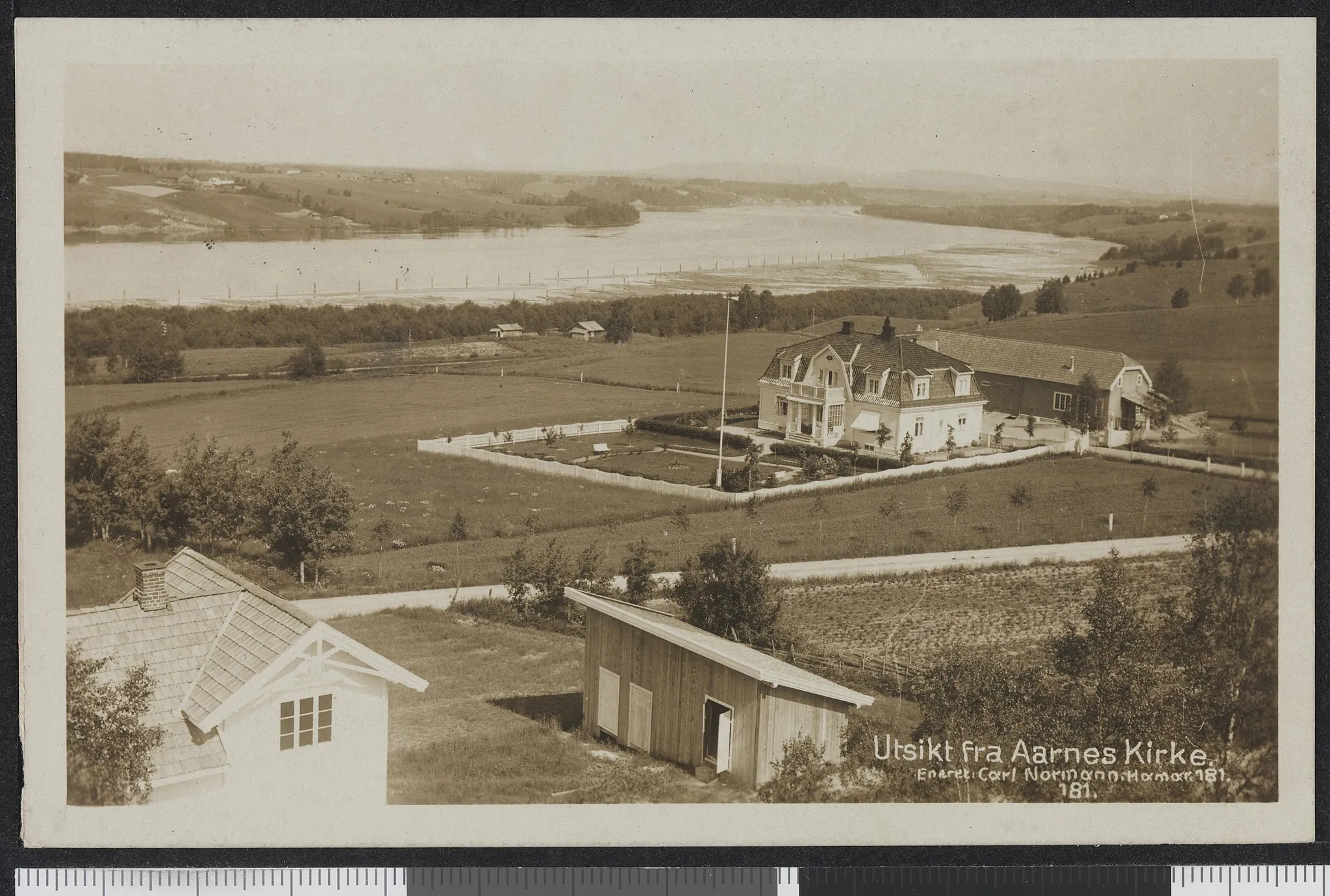 Photo showing: Bildet er hentet fra Nasjonalbibliotekets bildesamling
Årnes, Nes, Akershus