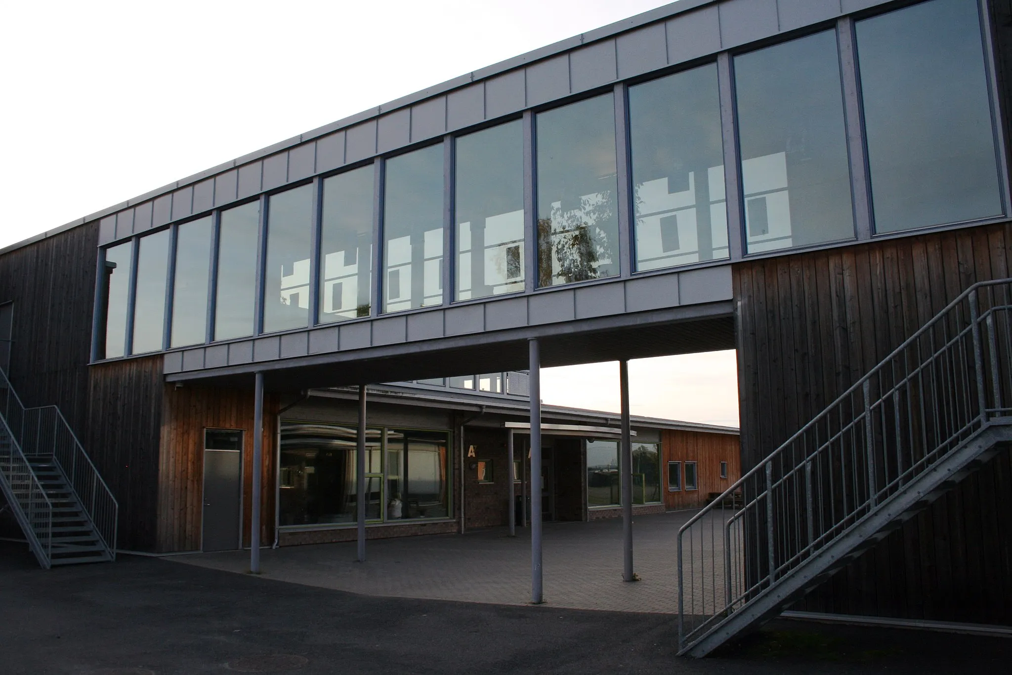 Photo showing: Runni ungdomsskole på Årnes i Akershus