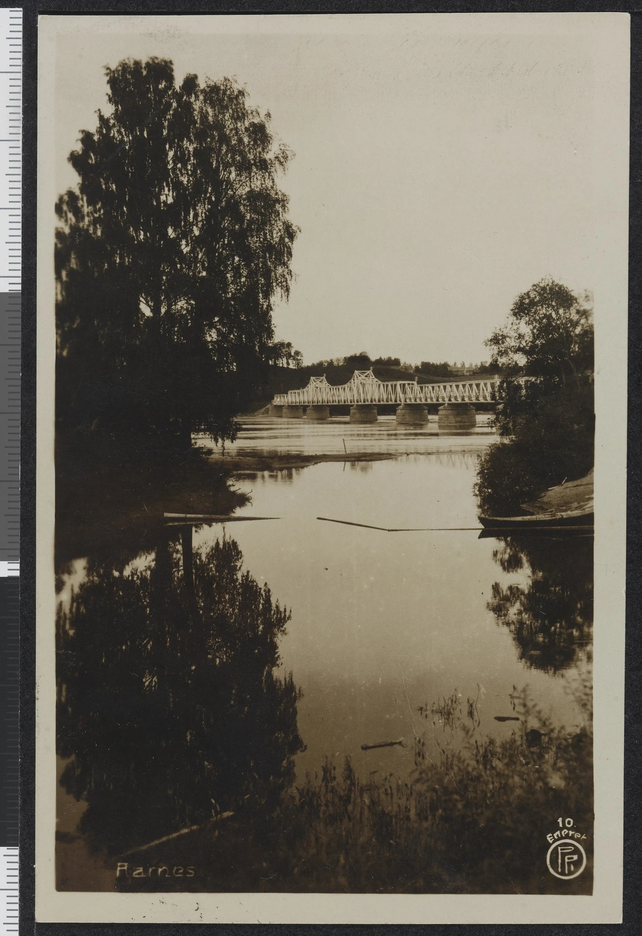 Photo showing: Bildet er hentet fra Nasjonalbibliotekets bildesamling
Årnes, Nes, Akershus