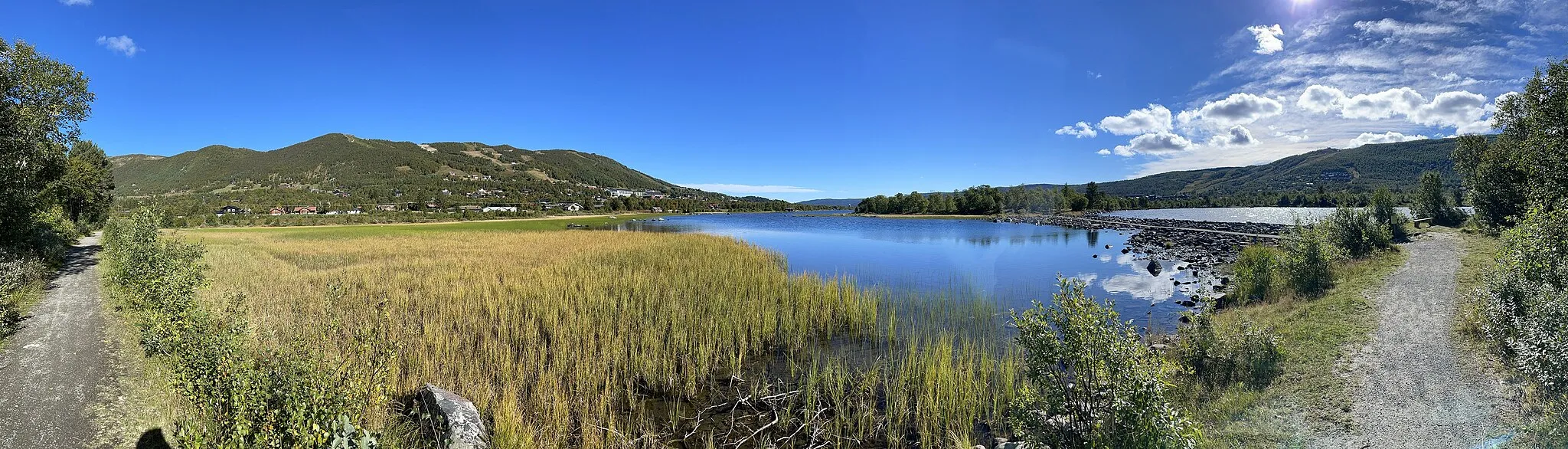 Photo showing: View over Geilo