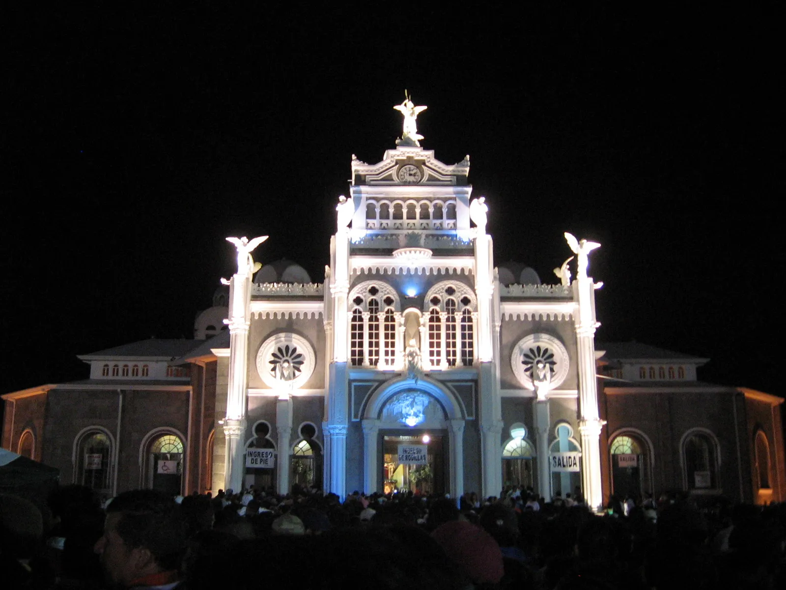 Photo showing: Church of the Virgin of the Angels during 2007 pilgrimage. Cartago, Costa Rica.