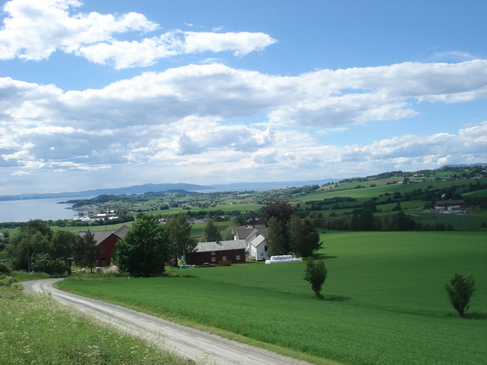 Photo showing: Frosta sett fra Hellan mot Trondheim