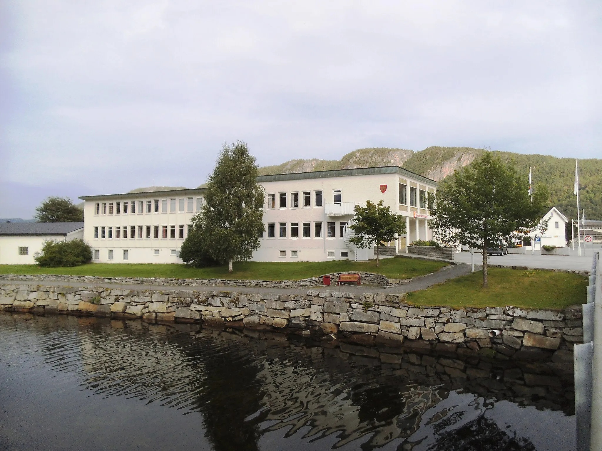 Photo showing: The town hall of Hemne, located in Kyrksæterøra.