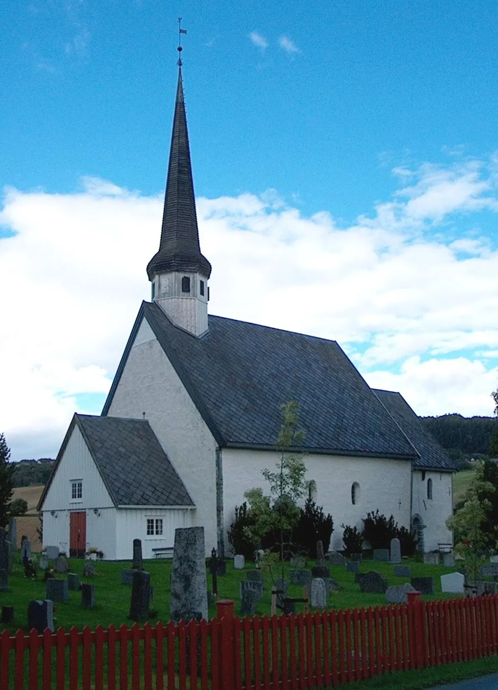 Photo showing: Skaun church in Skaun municipality, Sør-Trøndelag county, Norway. Built in the 12th century.