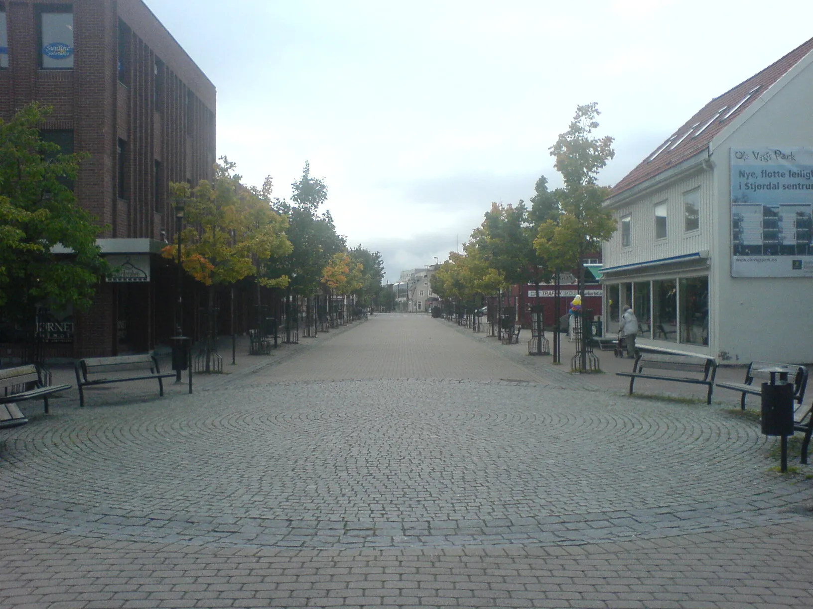 Photo showing: The main street in Stjørdal (Norway) called "Kjøpmannsgata" ("The Merchant Street").