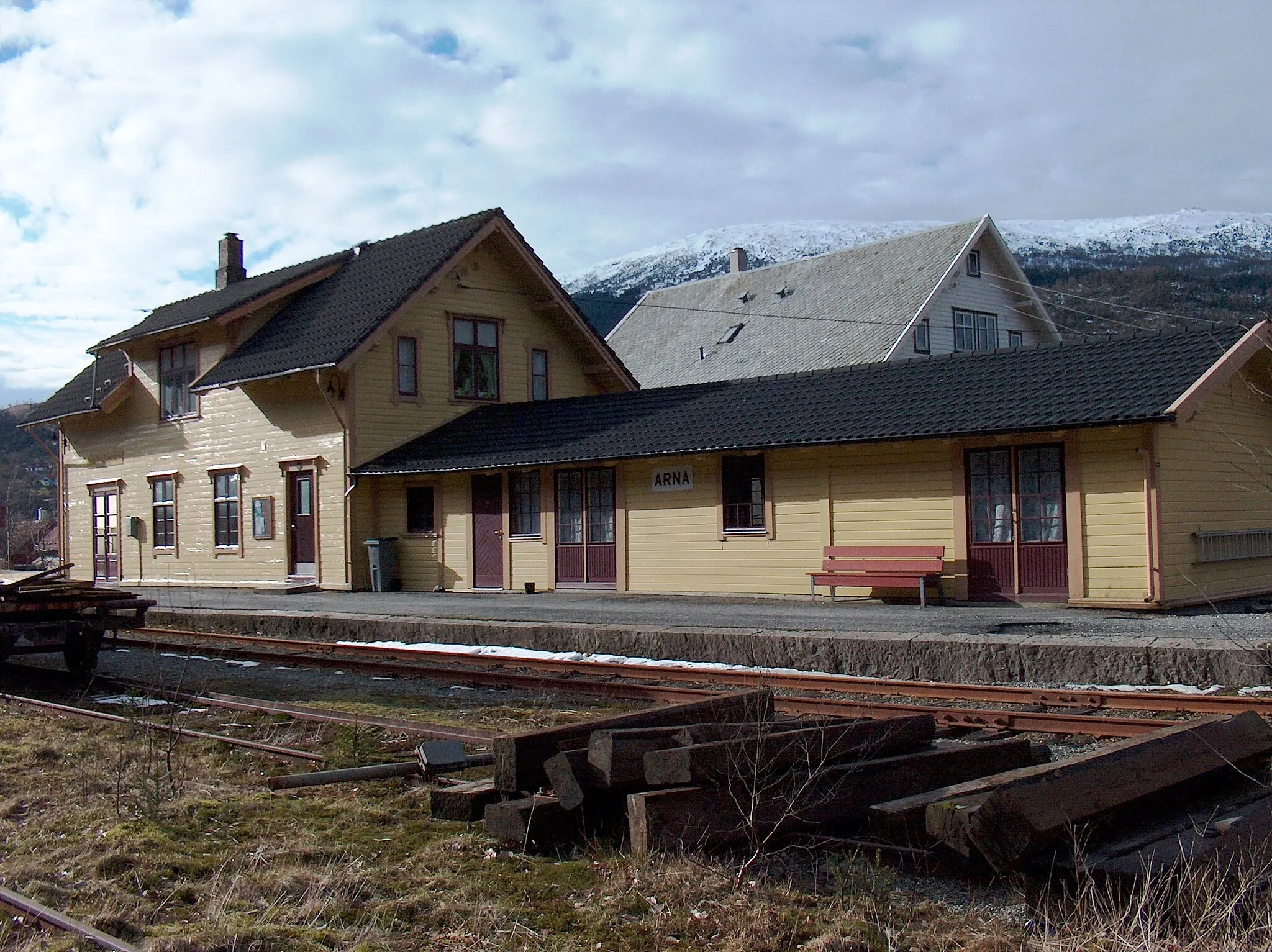 Photo showing: Arna gamle stasjon
