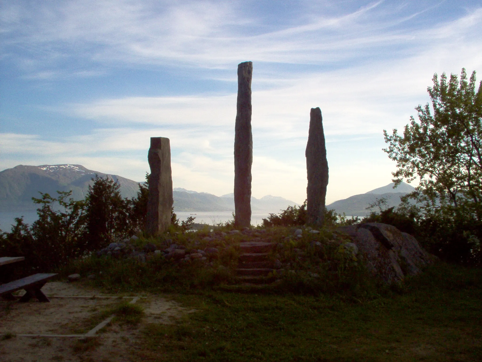 Photo showing: Obelisk memorial for Egil Ullserk and the people who died at the Battle of Rastarkalv. Located at Freidarberg, Frei, Norway