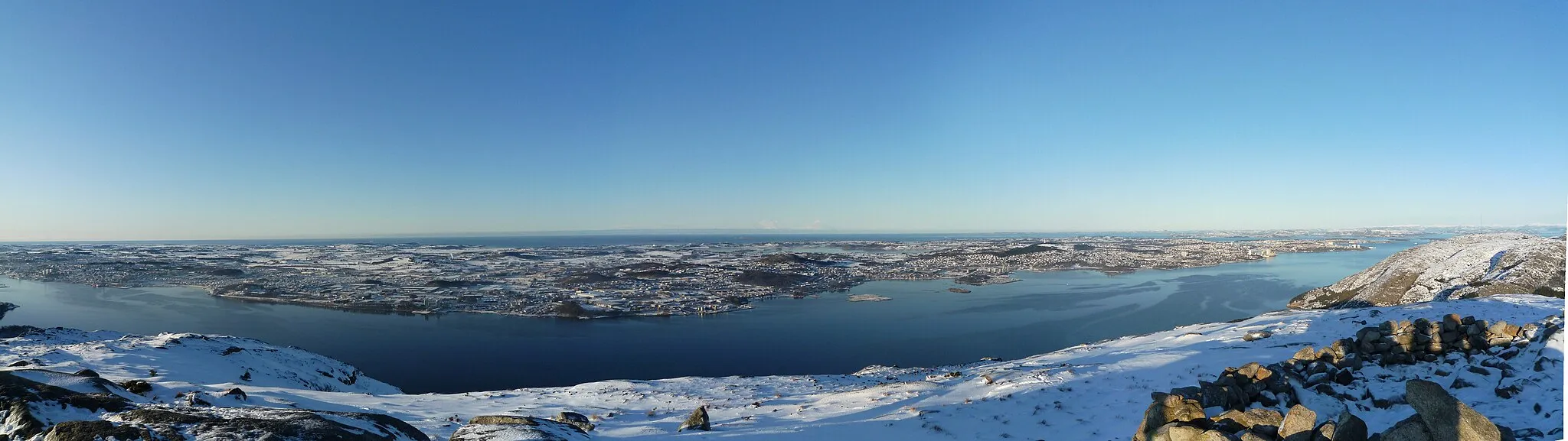 Photo showing: Gandsfjorden seen from Dalsnuten with the cities of Stavanger and Sandnes