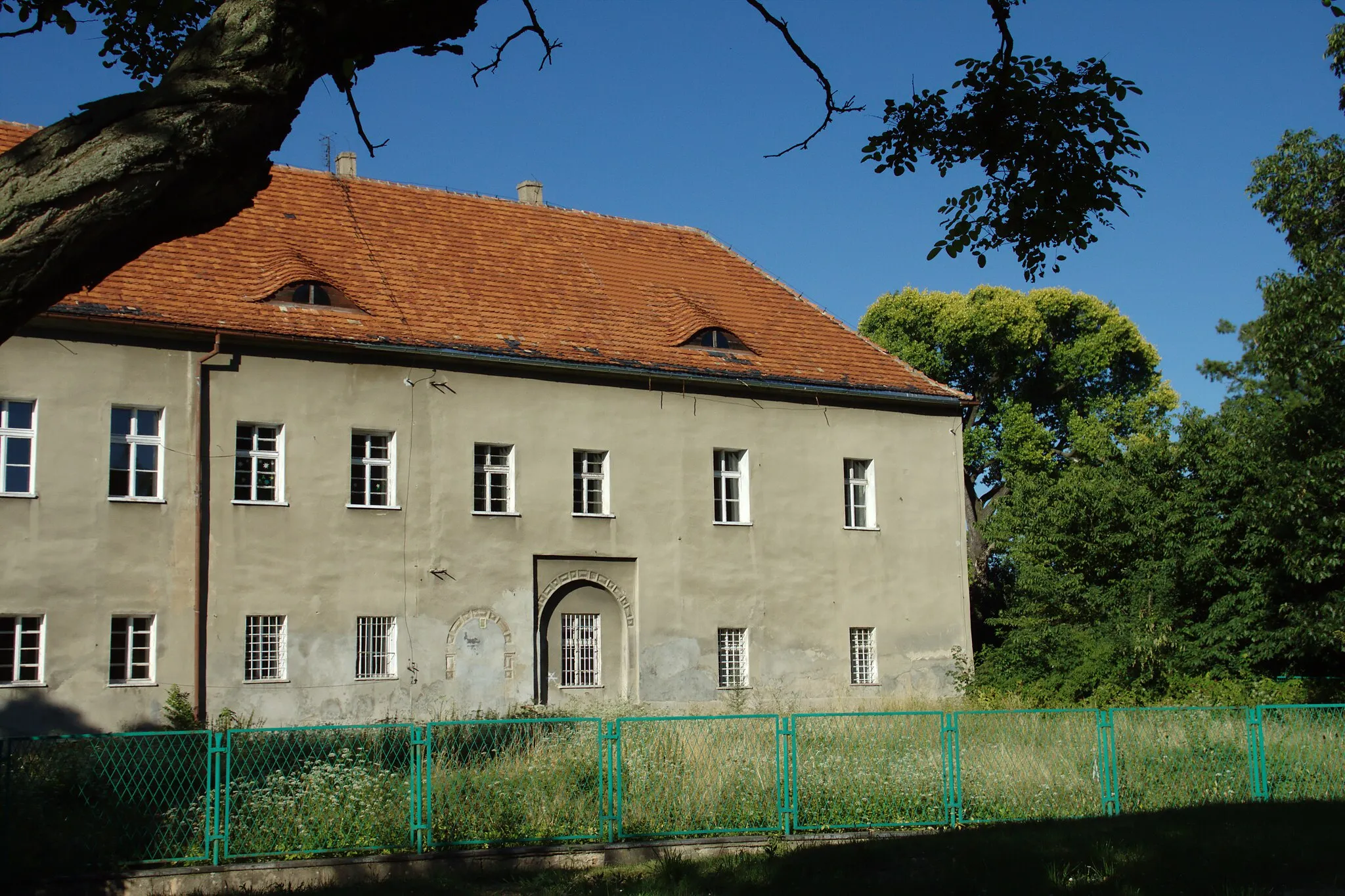 Photo showing: The chateau in the town of Bielawa, Poland