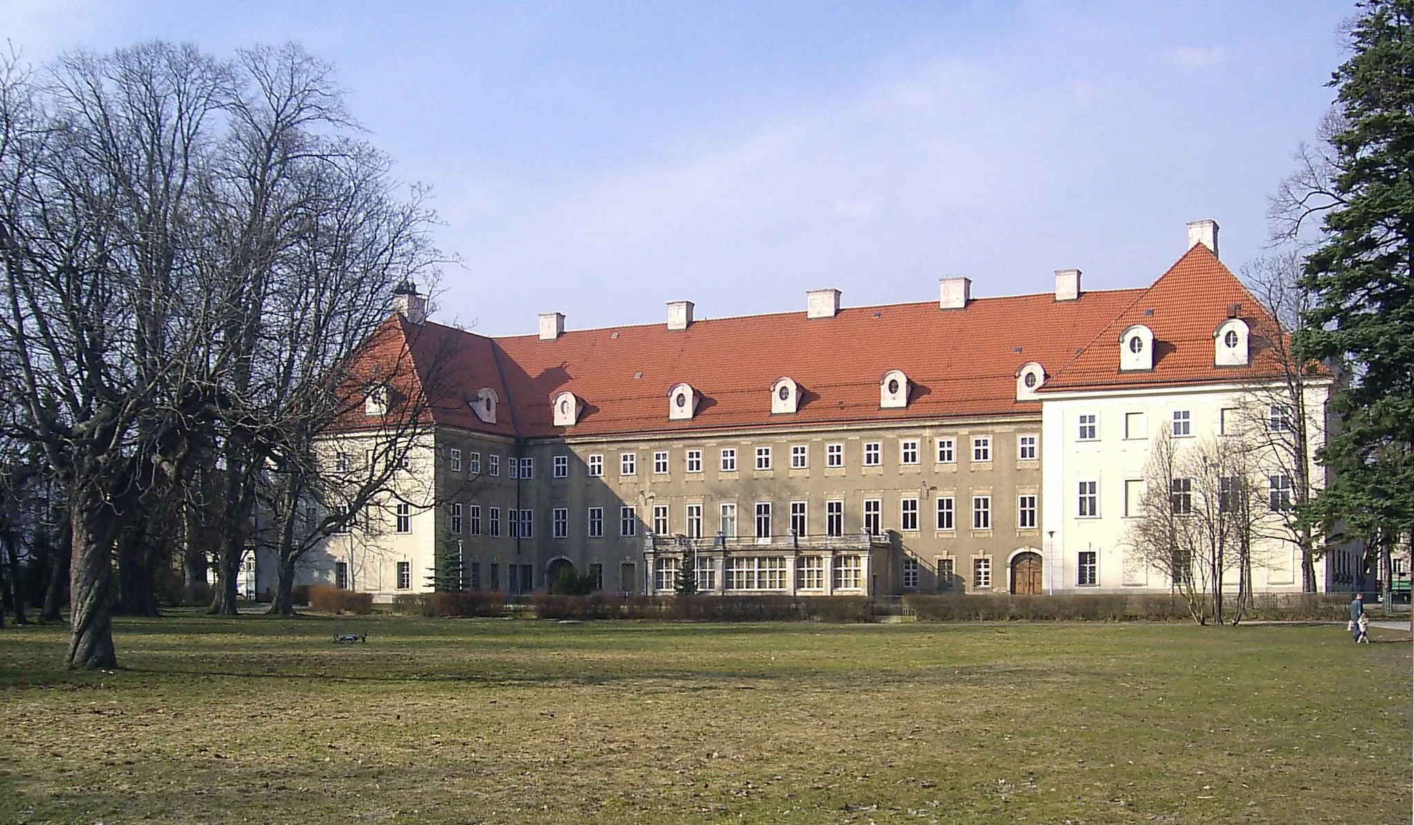 Photo showing: Pałac Schaffgotschów, ob. filia Politechniki Wrocławskiej w Cieplicach - elewacja od strony Parku Zdrojowego