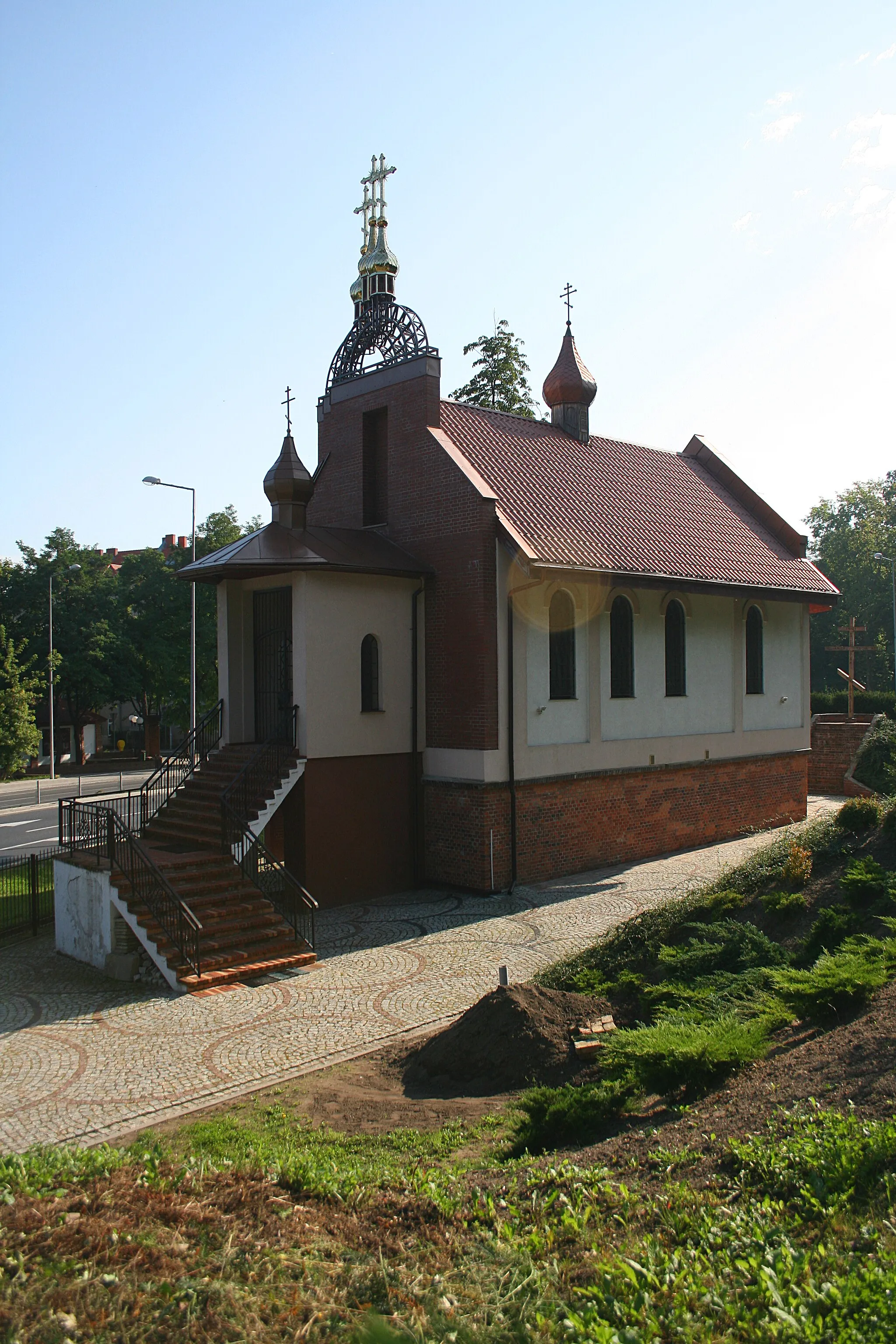 Photo showing: Blokhauz przy ulicy Wały Bolesława Chrobrego, z nadbudowaną cerkwią p.w. św. Maksymiliana Gorlickiego